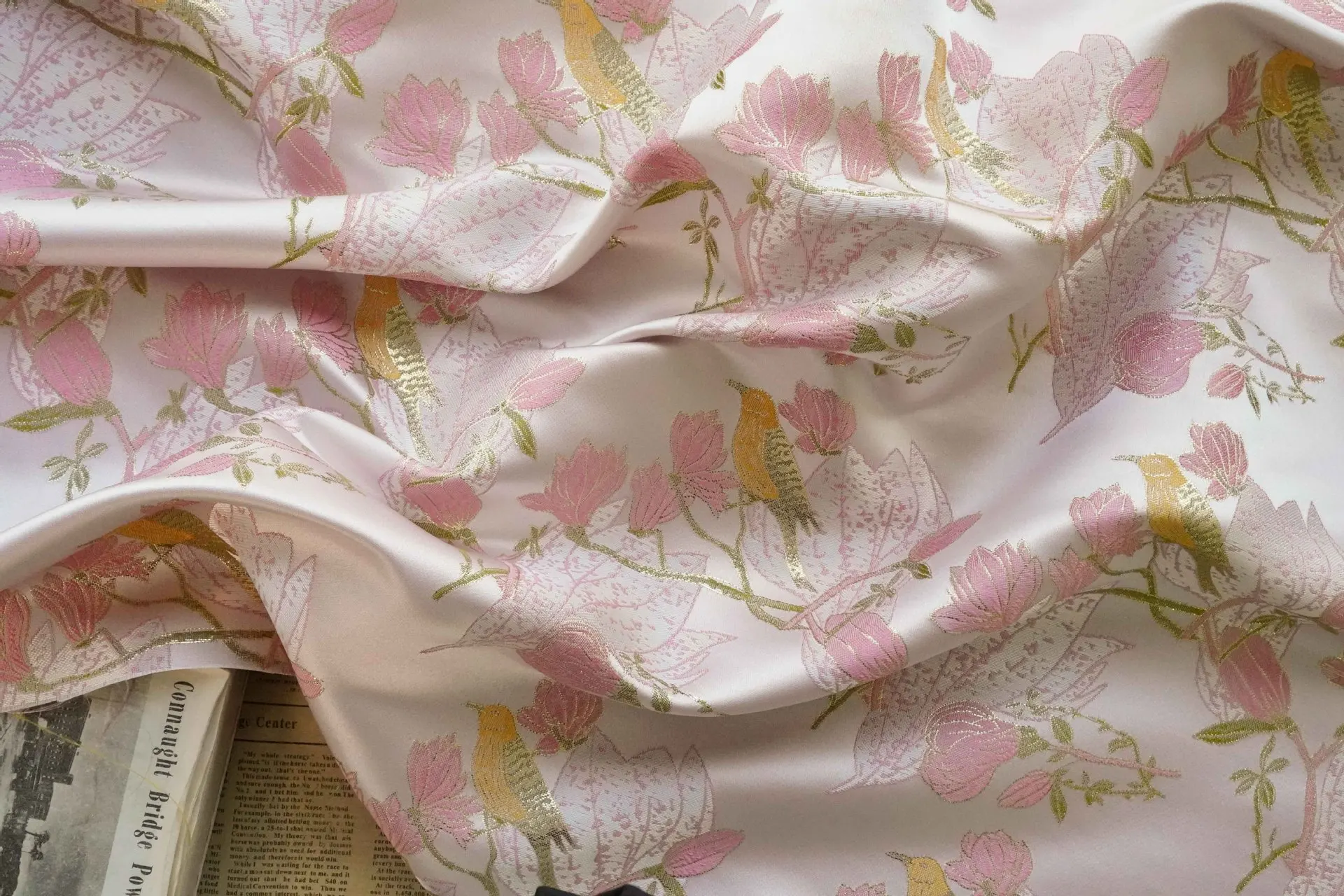 Soft Jacquard Brocade Woven Jacquard Fabric Pink Tweed Fabric