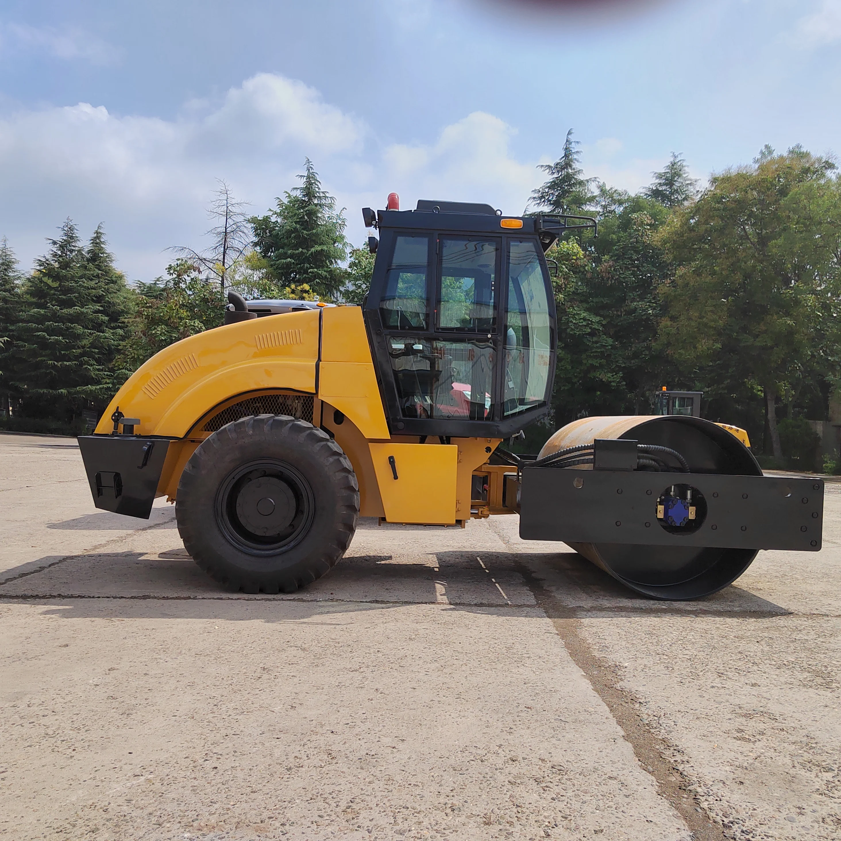 China Single drive road machinery single drum full hydraulic  10 ton 12 ton vibratory road roller