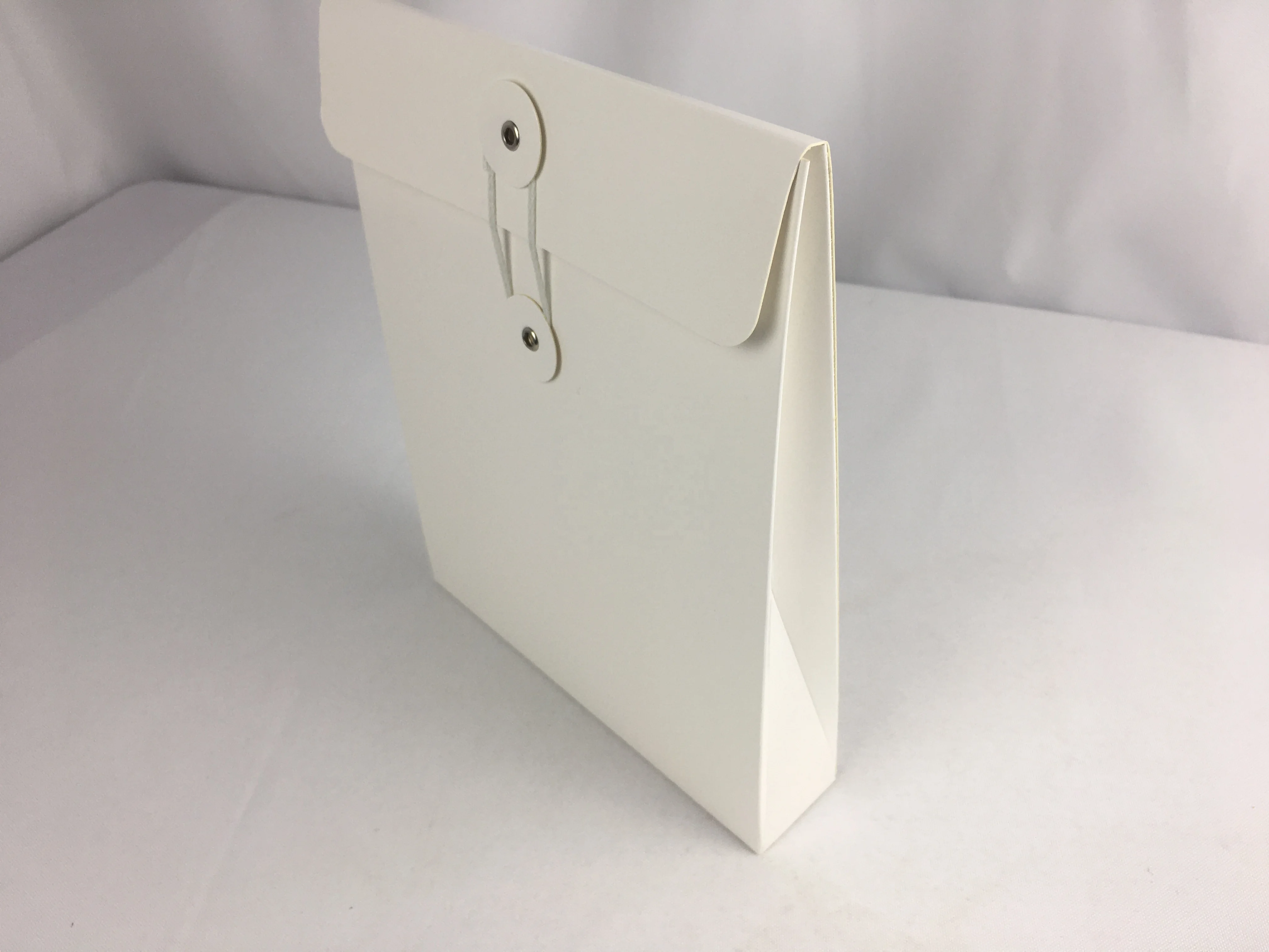 Custom Colored Expanded Envelope Paper Cardboard String Envelope Packaging for Clothes Fabric