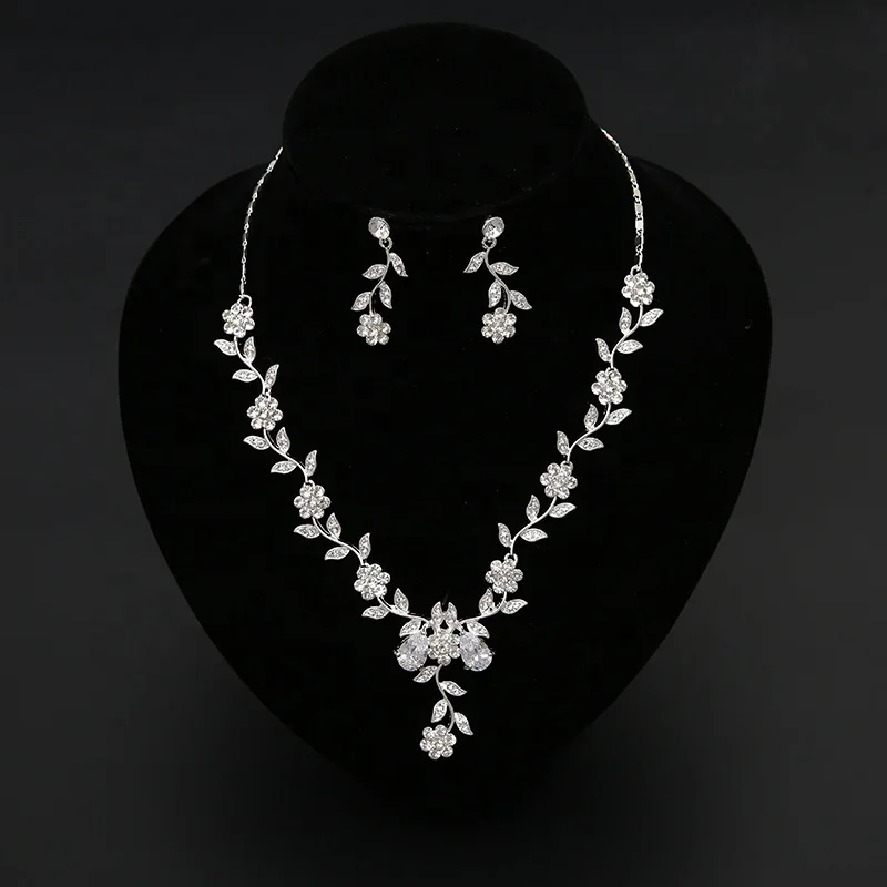 Wholesale Fashion Accessoires Silver Flower Earrings And Necklace Jewelry Set For Women