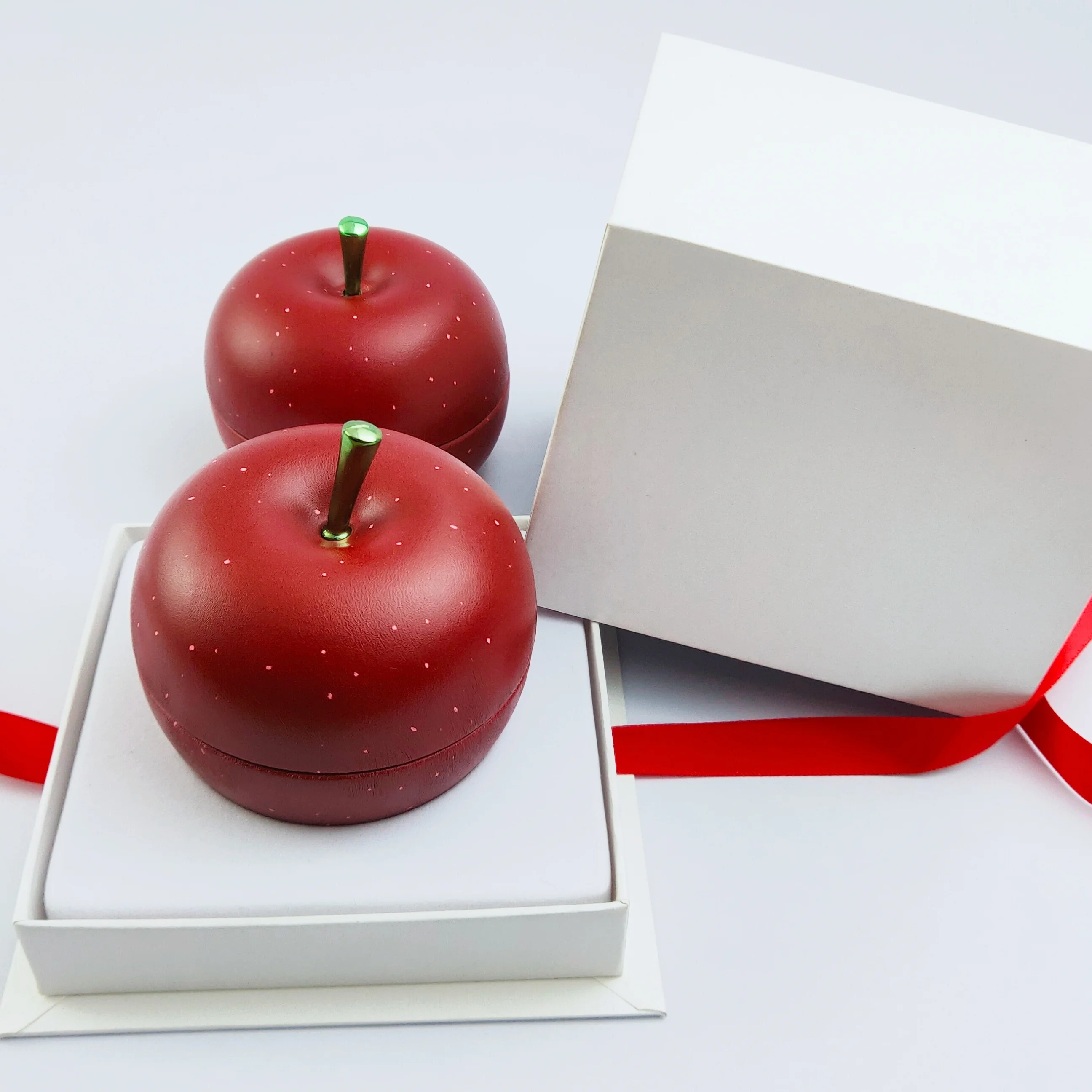 Pretty  Christmas Gift Box Apple Special Shape Leather Custom Ring Box Necklace Jewelry Box