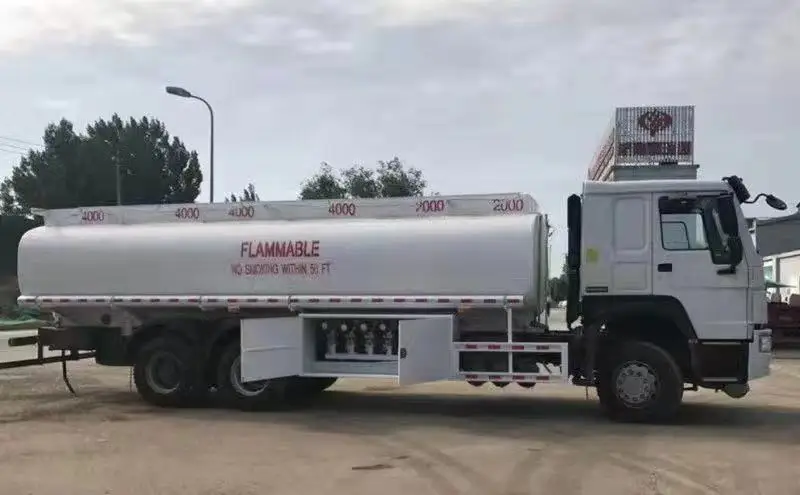 Sinotruk New Howo 20000 Liters 6x4 6000 Gallon Diesel Oil Transporter Capacity Fuel Tank Tanker Truck 10 wheels with gun
