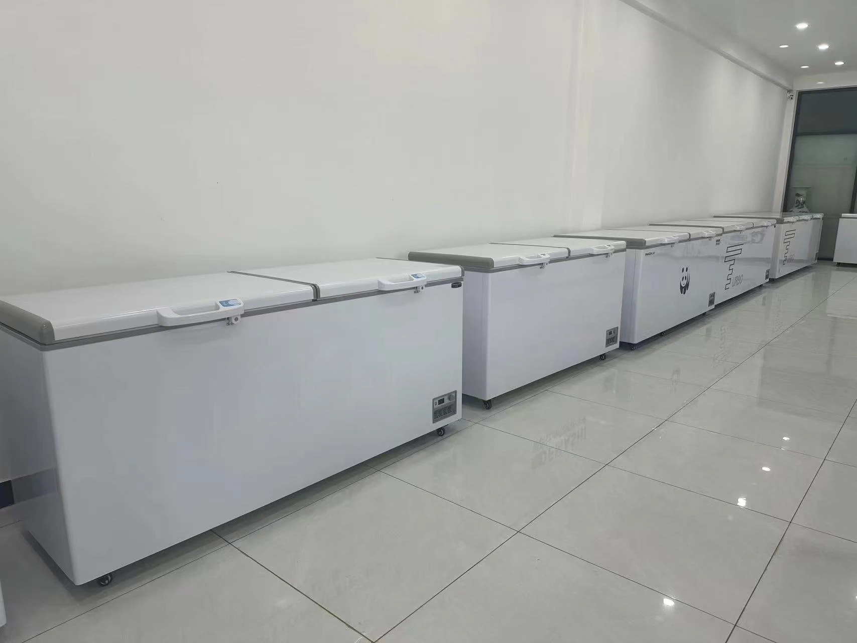 New Design 1000-Liter Deep Freezer Cold Storage Refrigerator with Deep Shock Resistance