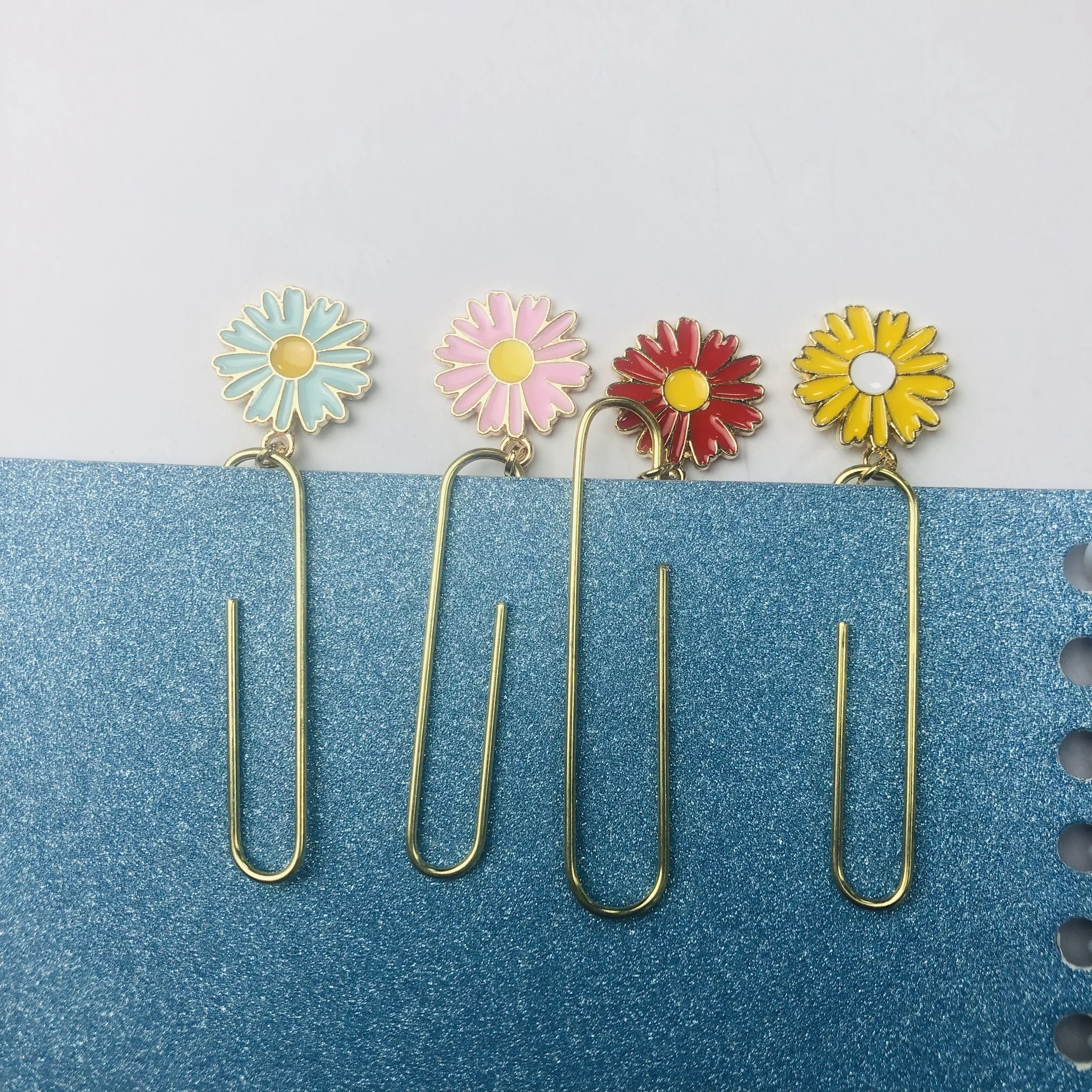 16pcs Cute Paper Clips Metal Paperclip Funny Colorful Large Size Sunflower Daisy Paperclip for Teacher  Students Bookmark Clamp
