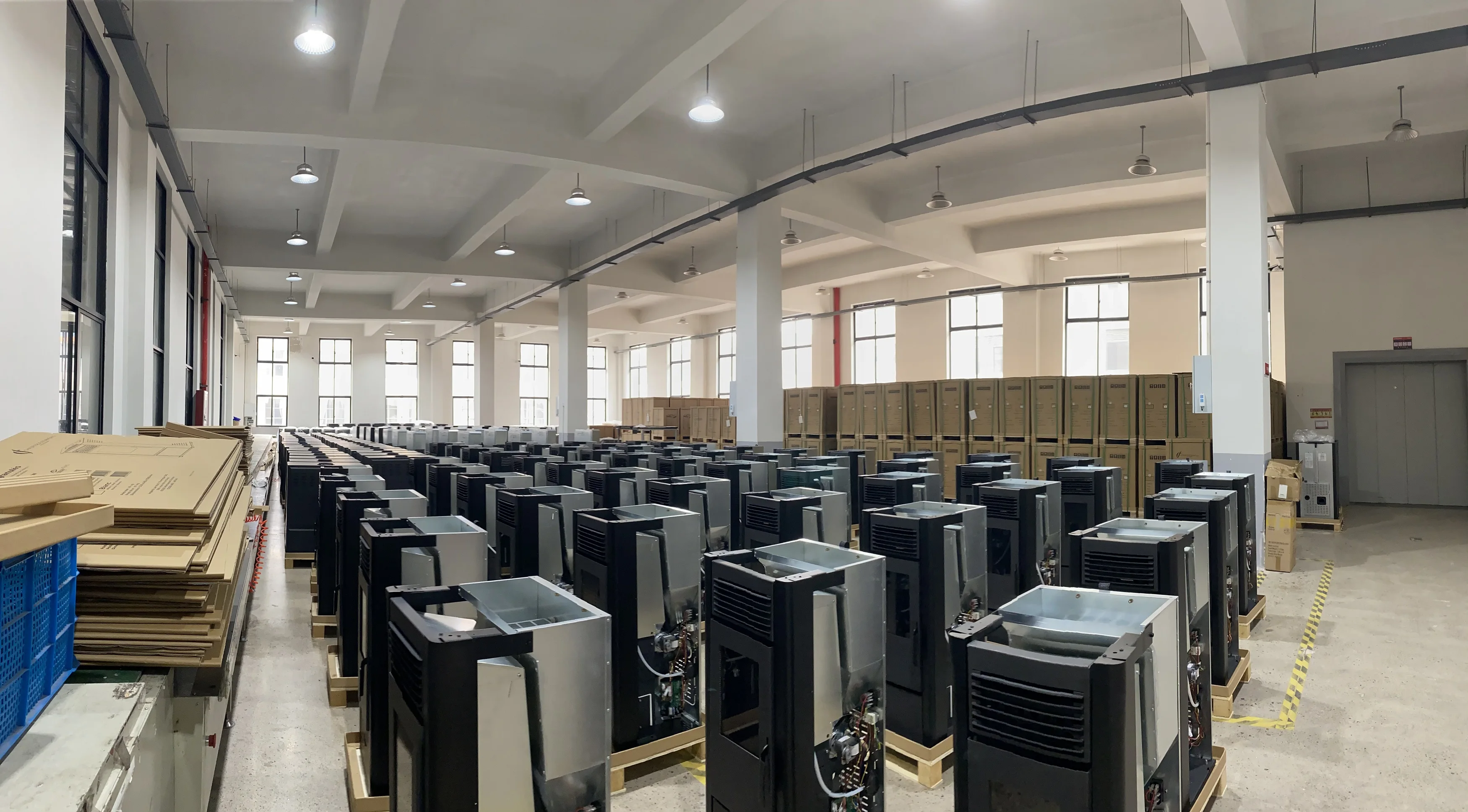 KM0602C CE certification 6.3KW Automatic Feeding Smokeless Electric Small Wood Pellet Stoves Fireplace With Remote Control