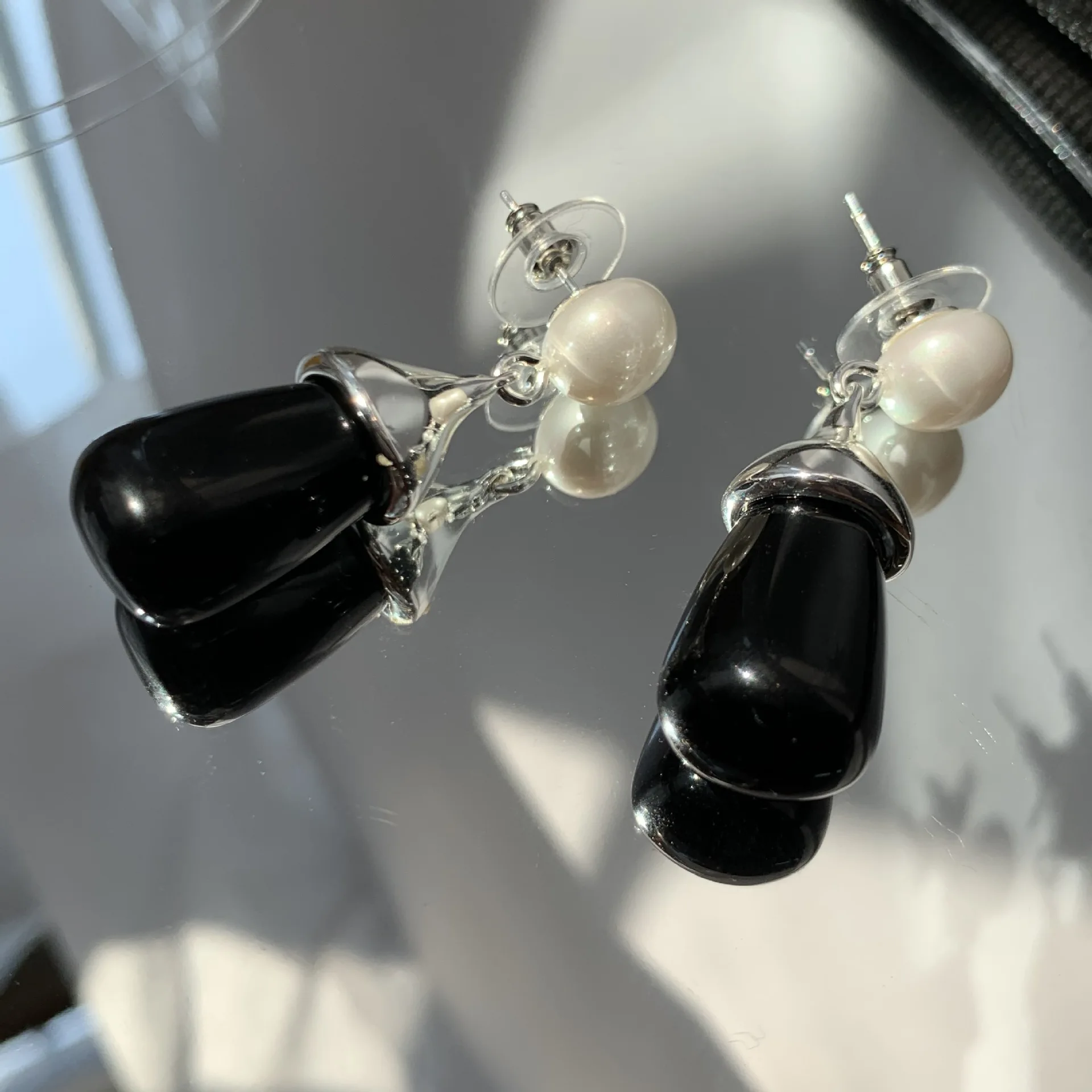 Fashion simple pearl pendant earrings black onyx French retro temperament water drop elegant earrings for women