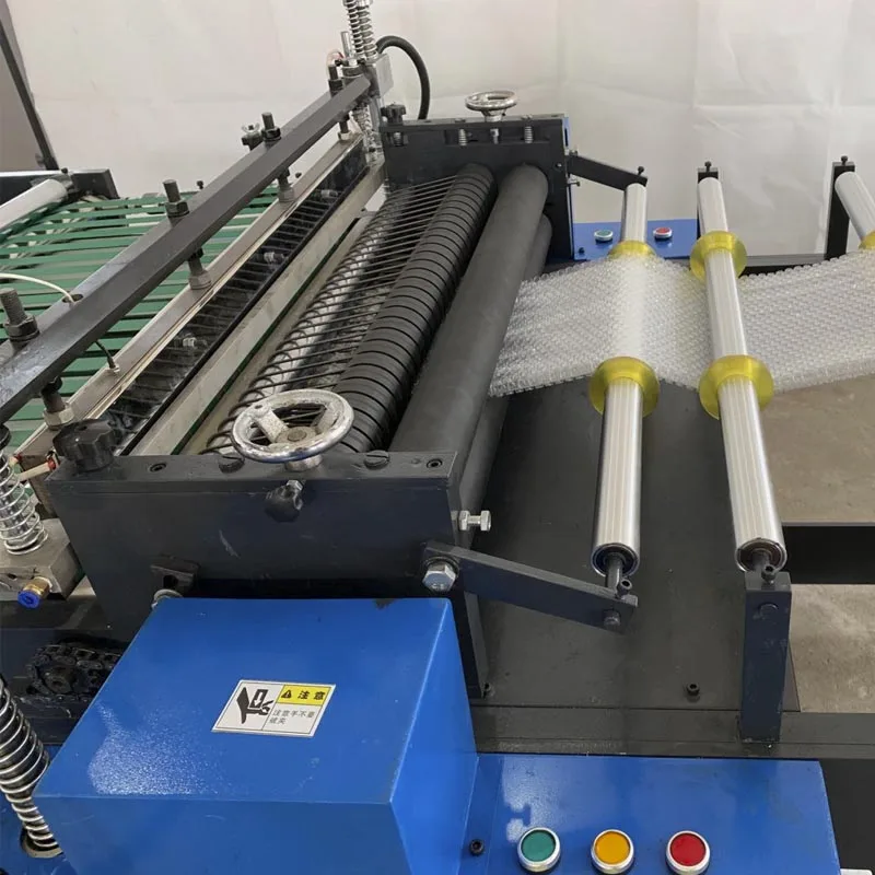 New design two sides sealing air bubble wrap bag pouches making machine