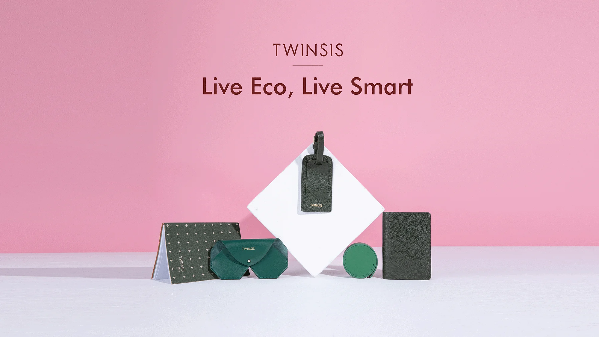 Custom travel Zipper Pouch Personalized Fashion Cosmetic Bag Make up bag with Smile  Iridescence PU For Women