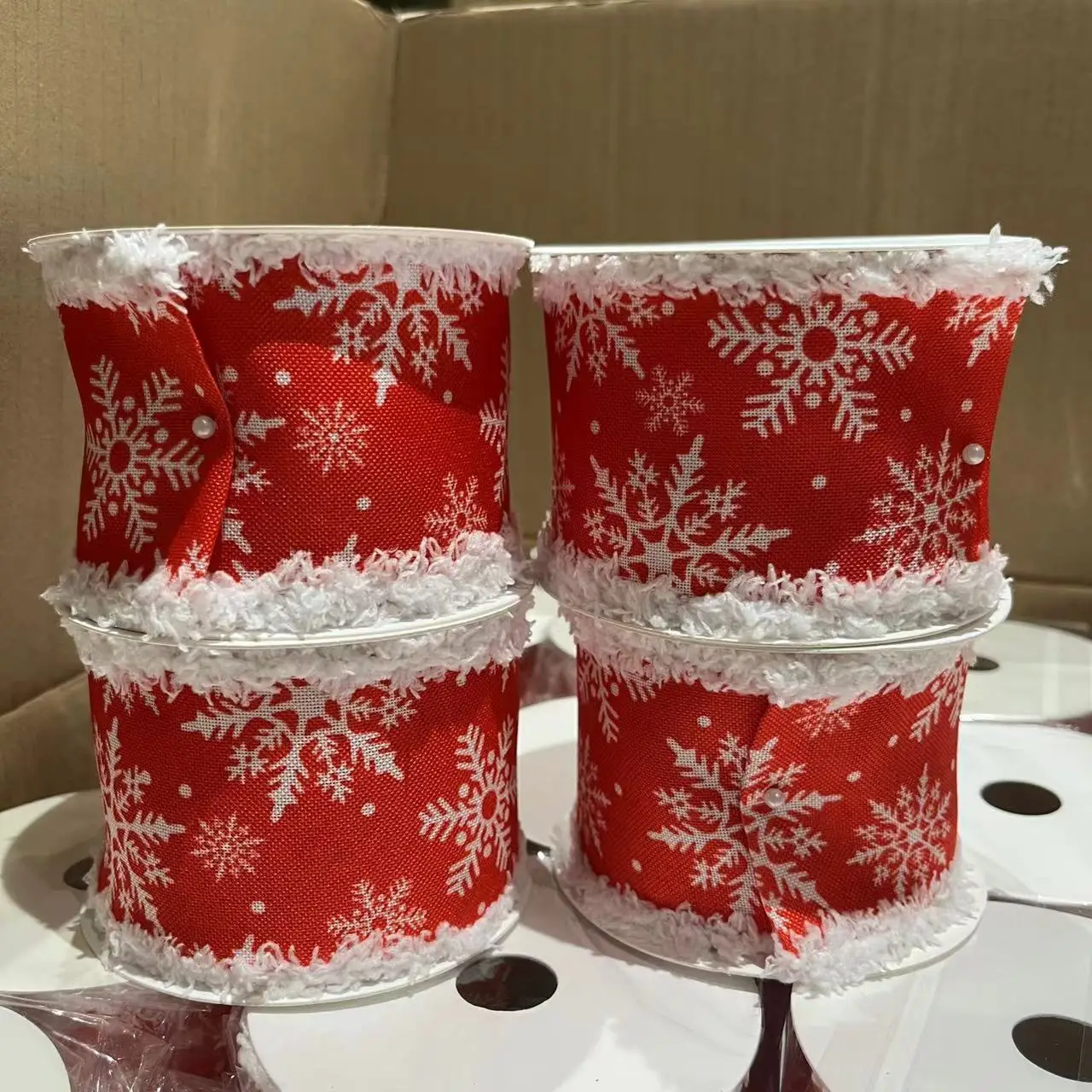 Красная Проводная лента с белым снежным краем 2-1/2 дюймов непрерывная 10-ярдовая Рождественская для украшения большого дерева