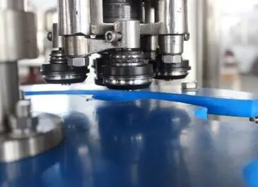 Машина для розлива газированных напитков производственная линия