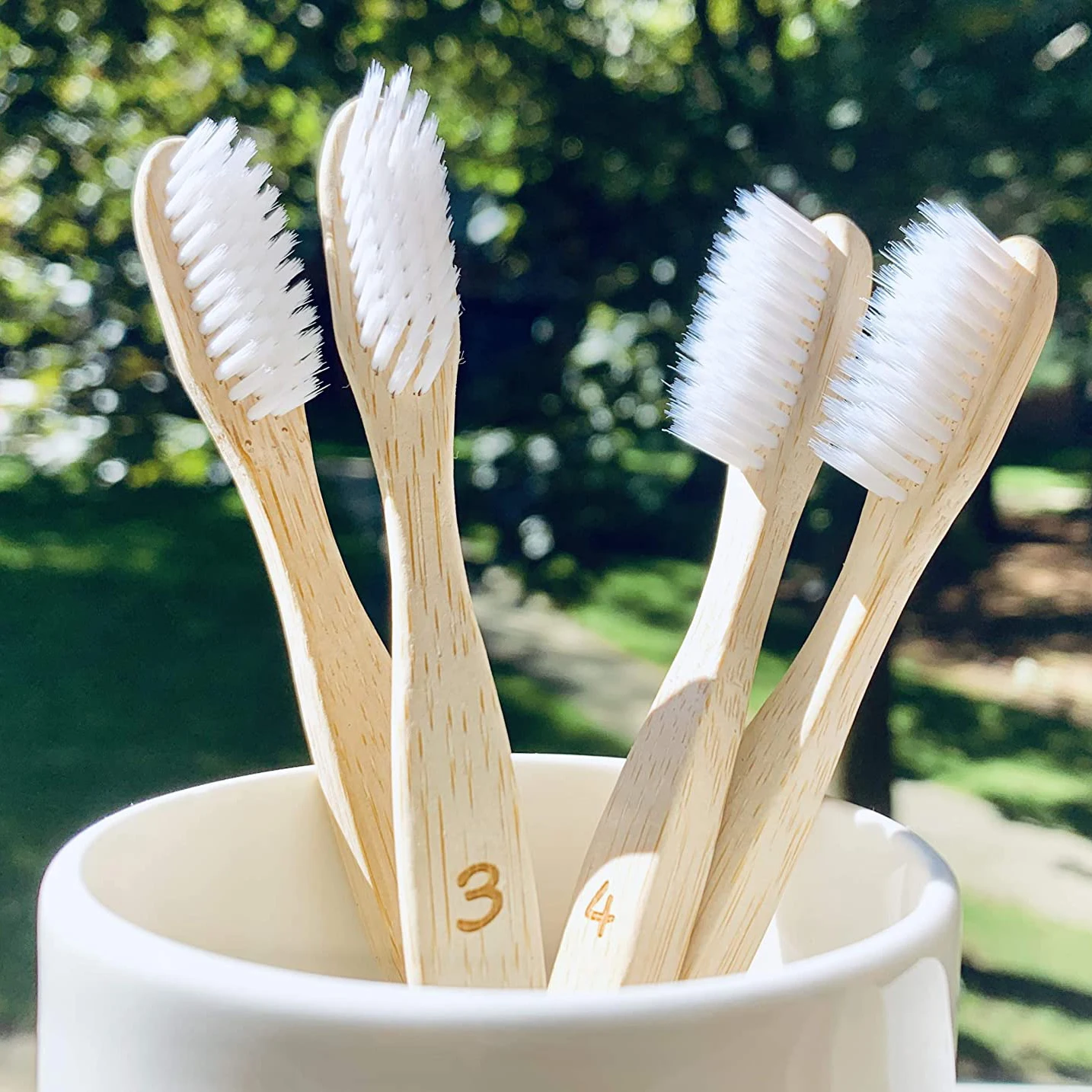 Экологичная бамбуковая зубная щетка с угольным напылением Экологически чистая OEM изготовленный на заказ бамбуковый держатель выгравированным