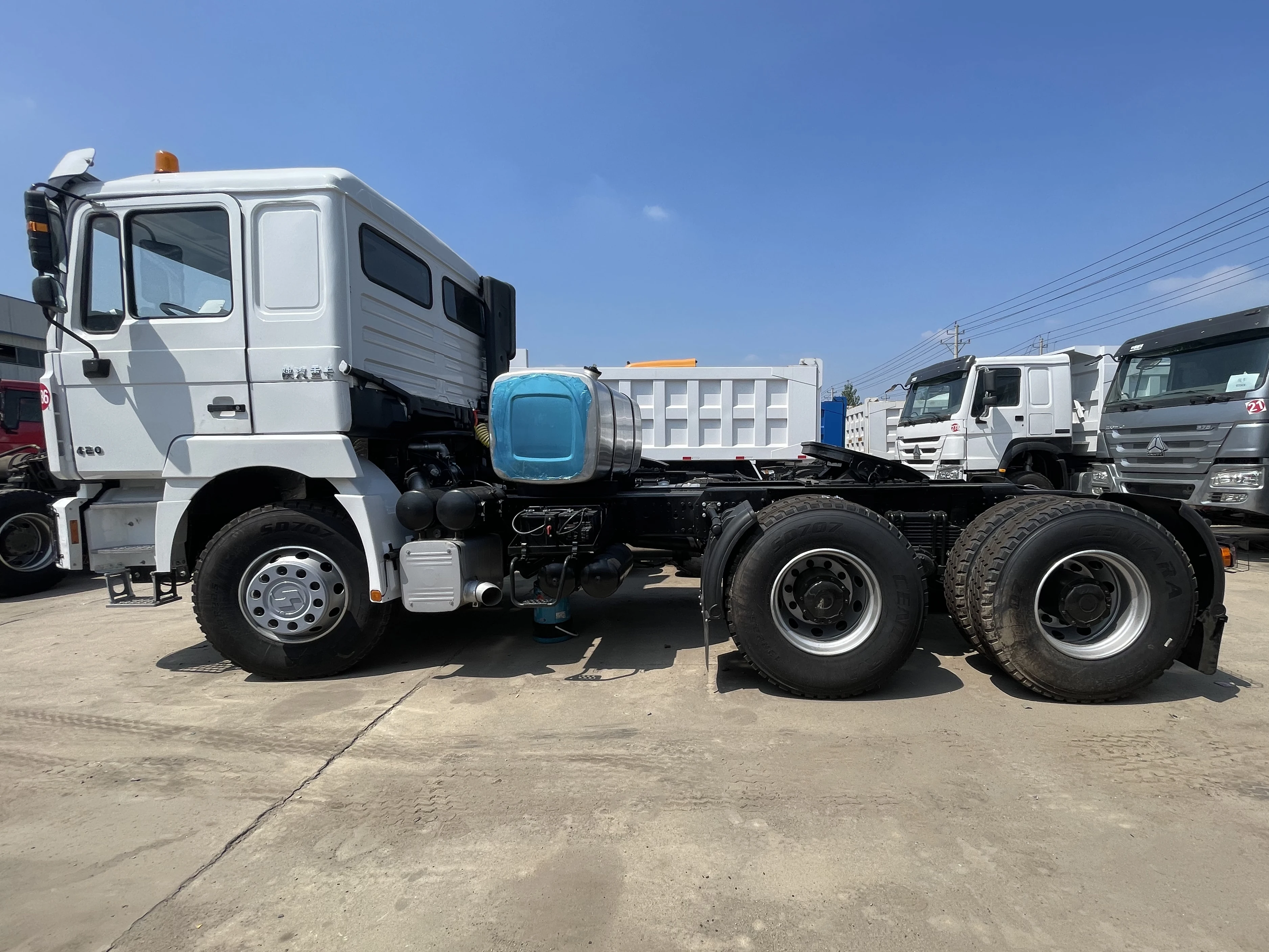 Трактор SHACMAN F3000