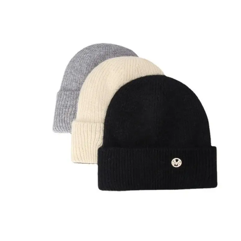 Оптовая продажа роскошные женские зимние вязаные шапки бини с флисовой подкладкой и логотипом на заказ