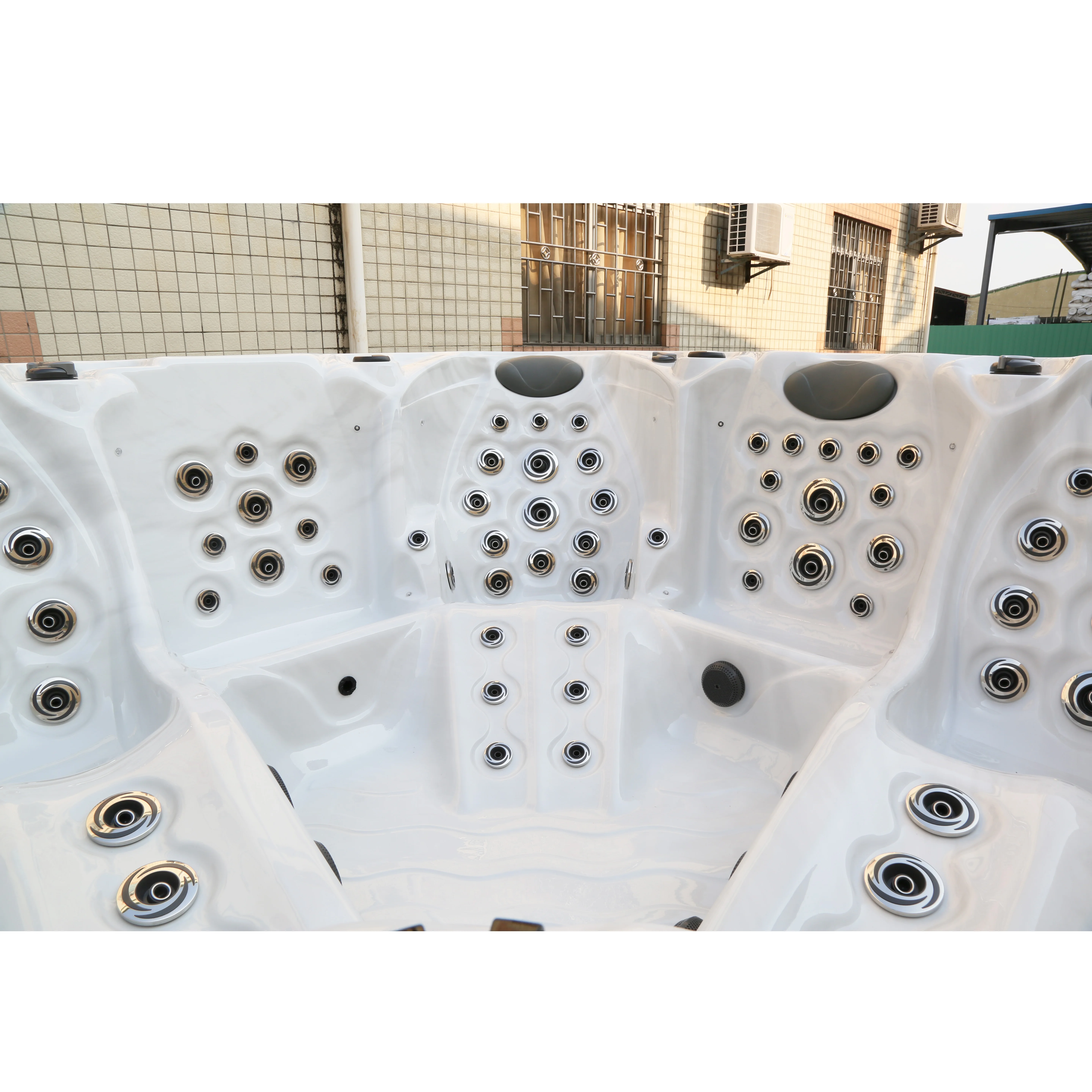5-Person Luxurious Acrylic Portable Hot Tub Spa Outdoor Massage Bathtub & Whirlpool