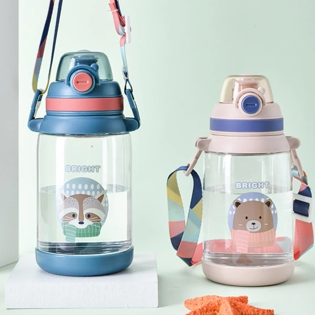 Hot selling 650ml BPA Free Plastic Water Bottle with Handle for Travelling Cute Animal Kids Plastic Water Bottle