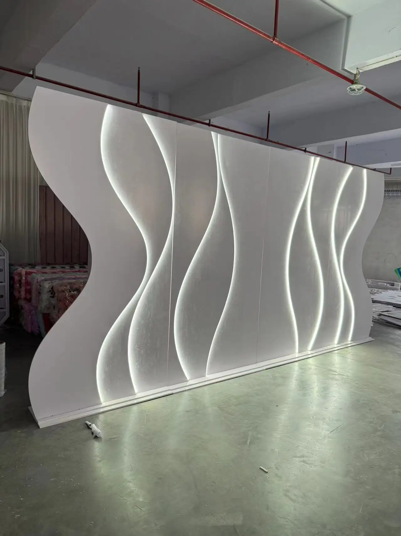 Modern Custom PVC Acrylic White Ripple Baby Shower Birthday Party Backdrop with Led Lights for Wedding Event Stage Decoration