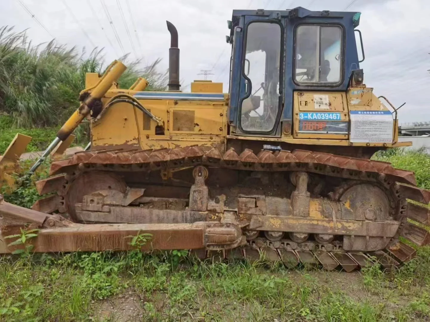 Продажа подержанного бульдозера Komatsu D61-11 цена предложение качество