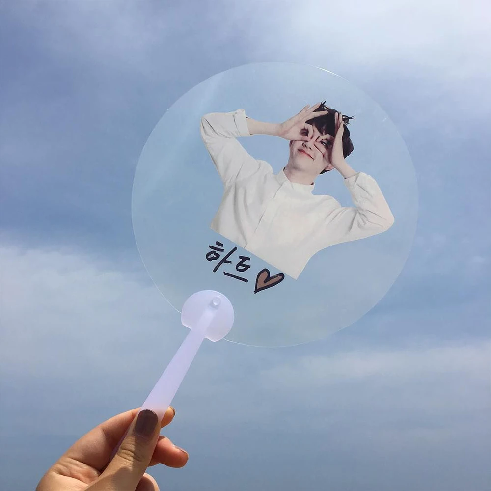Пластиковый прозрачный водонепроницаемый ручной вентилятор KPOP по заводской оптовой цене с принтом логотипа