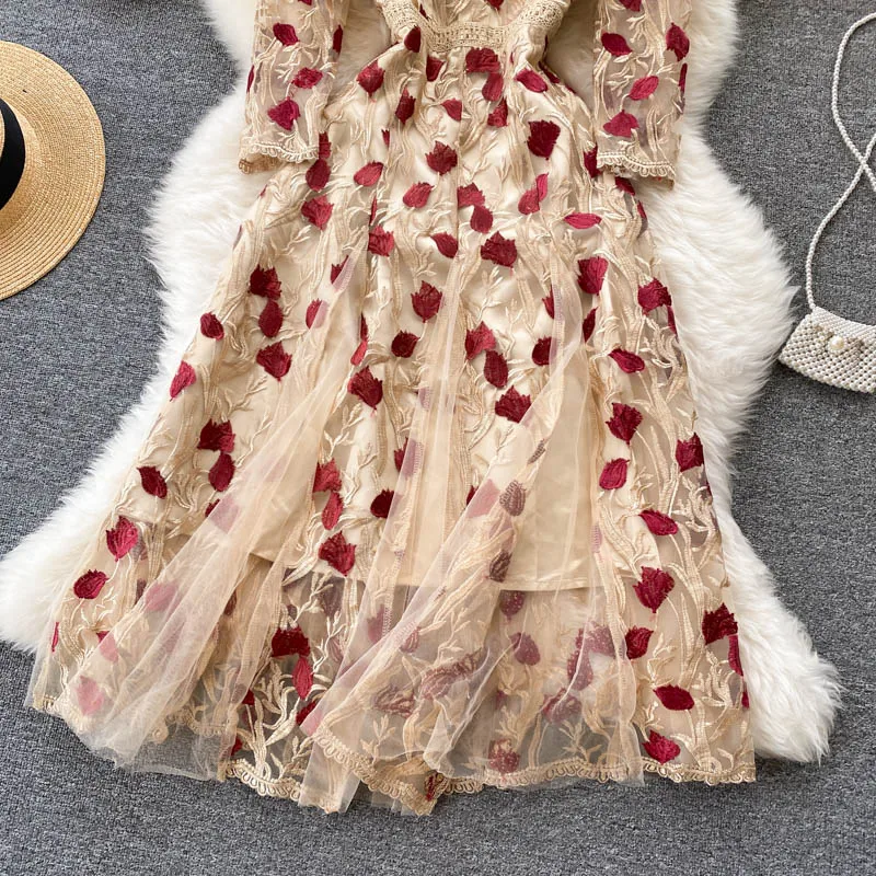 Vintage palace style flower embroidery dress for women  new style high-end gauze skirt