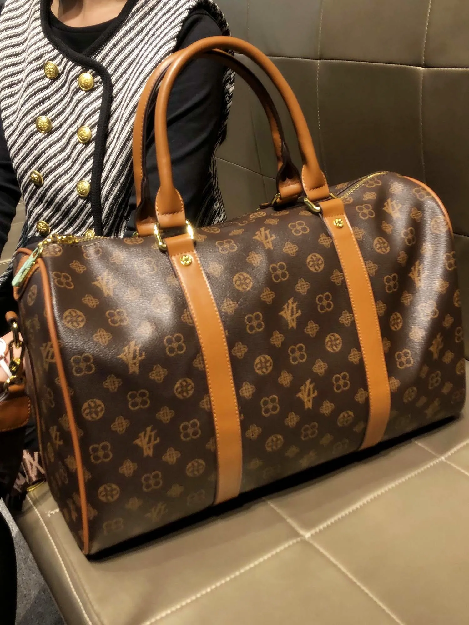 Manufacturer Gym Outdoor Sports Bag Large-capacity Hand Luggage  Custom top quality Litchi pattern Women Fashion Genuine Leather