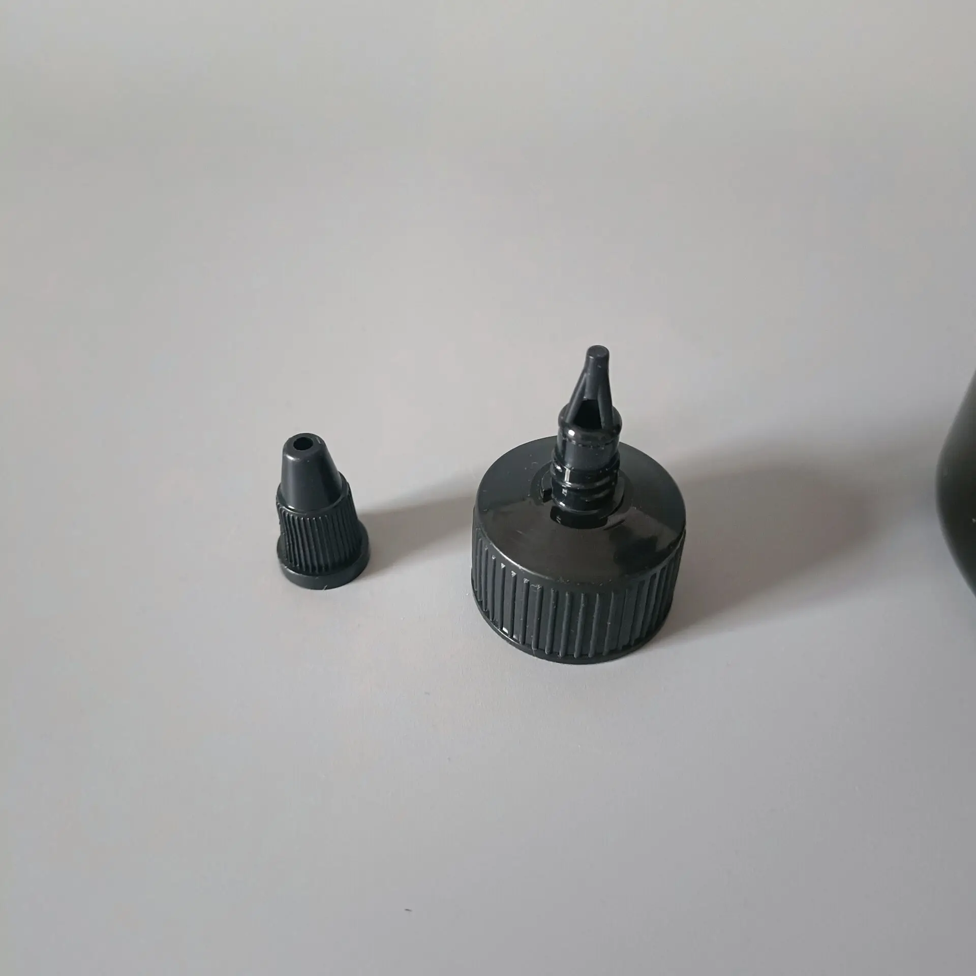 32oz 1000ml 1L HDPE plastic round shape matt black glue paint ink Oil wax polish strech cream Squeeze bottle with twist tip cap
