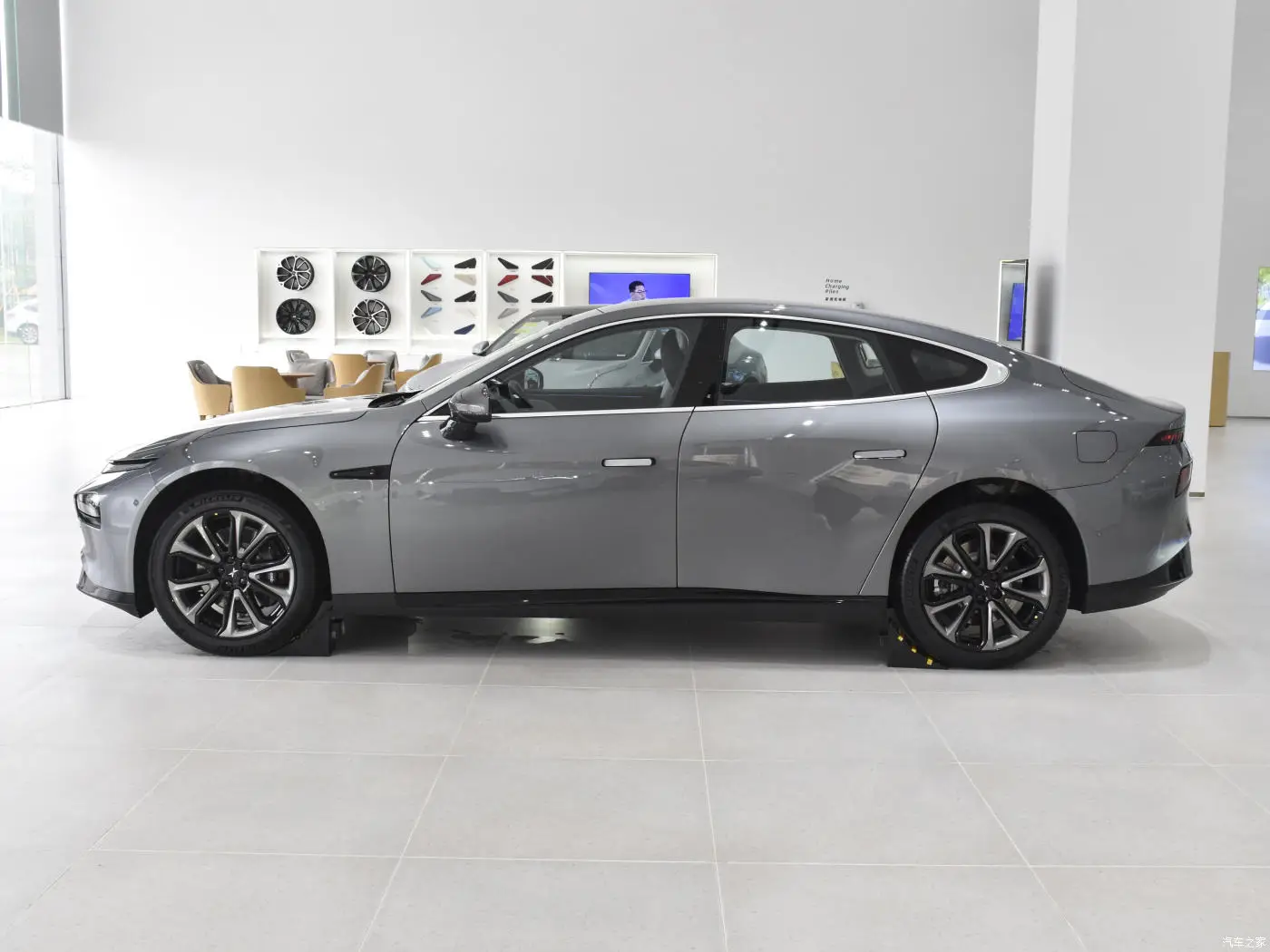 Factory Direct Sales Xiaopeng P7 High-speed Electric Car, High-speed Electric Coupe, 4-door 5-seater Long-range Electric