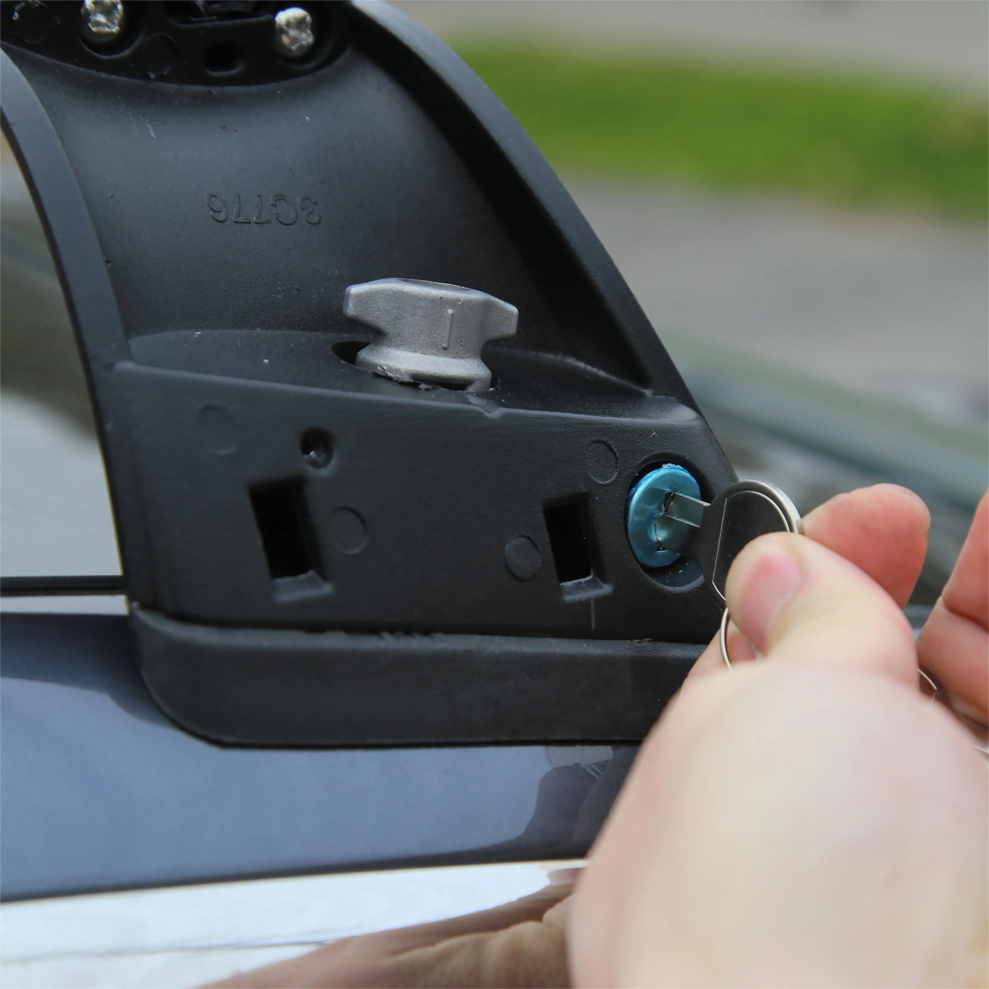 High Quality Roof Bars For Tesla Model 3  (with lock) Aluminum Alloy Material Car Luggage Roof  Rack