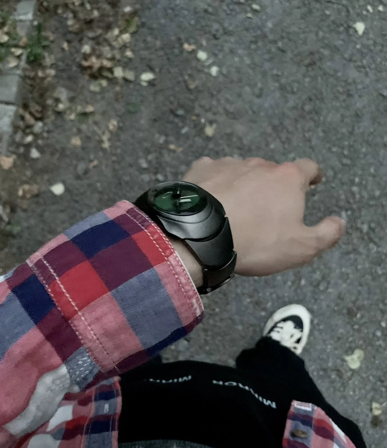 Y2K Metal Gun Color Watch Future Style Time Bomb Watch Green Dial Oval metal watch