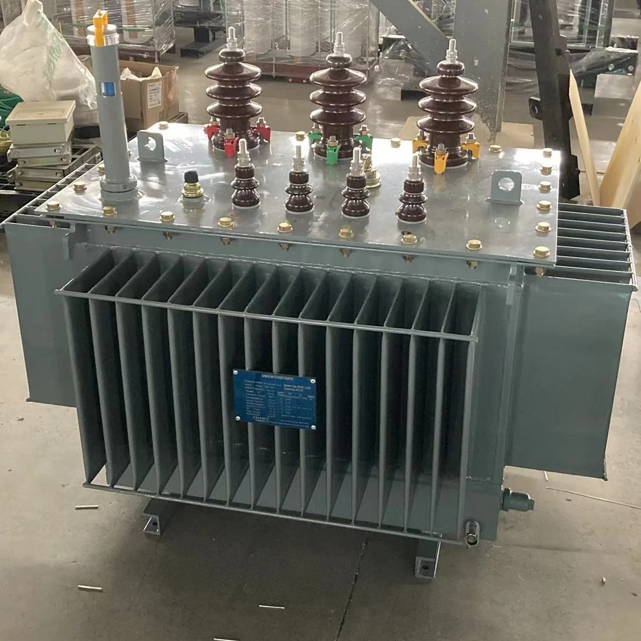 High-Efficiency Three-Phase Oil Immersed Transformer 25kva 630kva Capacity 380v/440v Output Voltage 10kv/35kv Input Power Supply