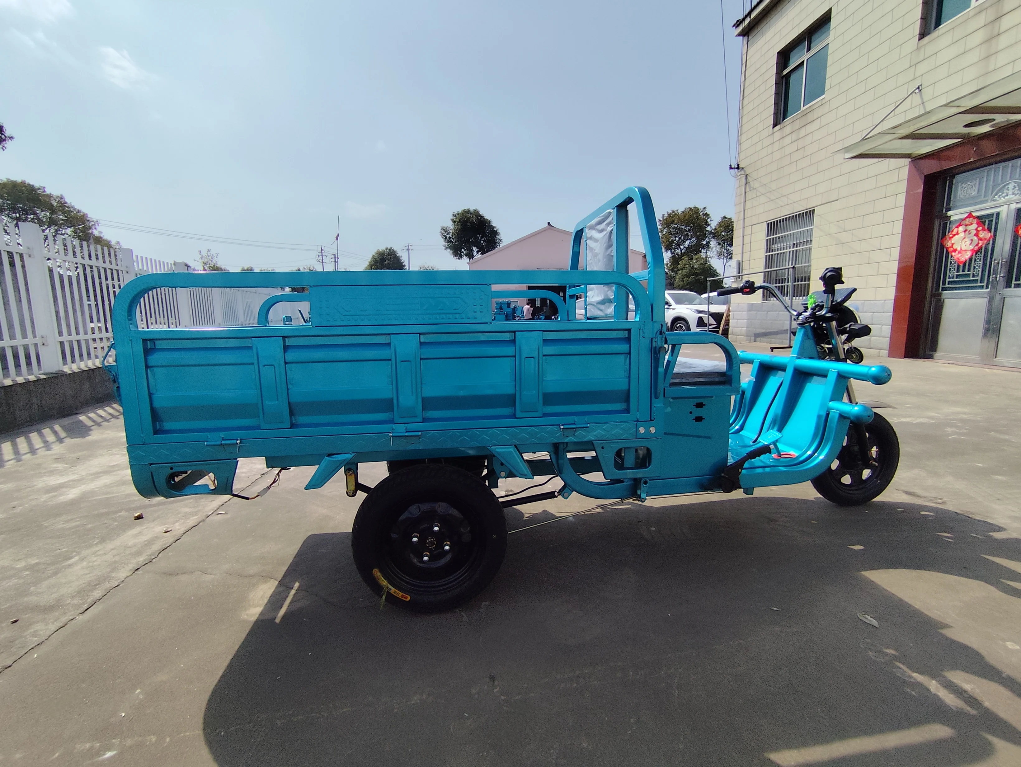 Factory direct electric tricycles Brand New electric cargo tricycle Selling fast Modern cargo electric tricycle