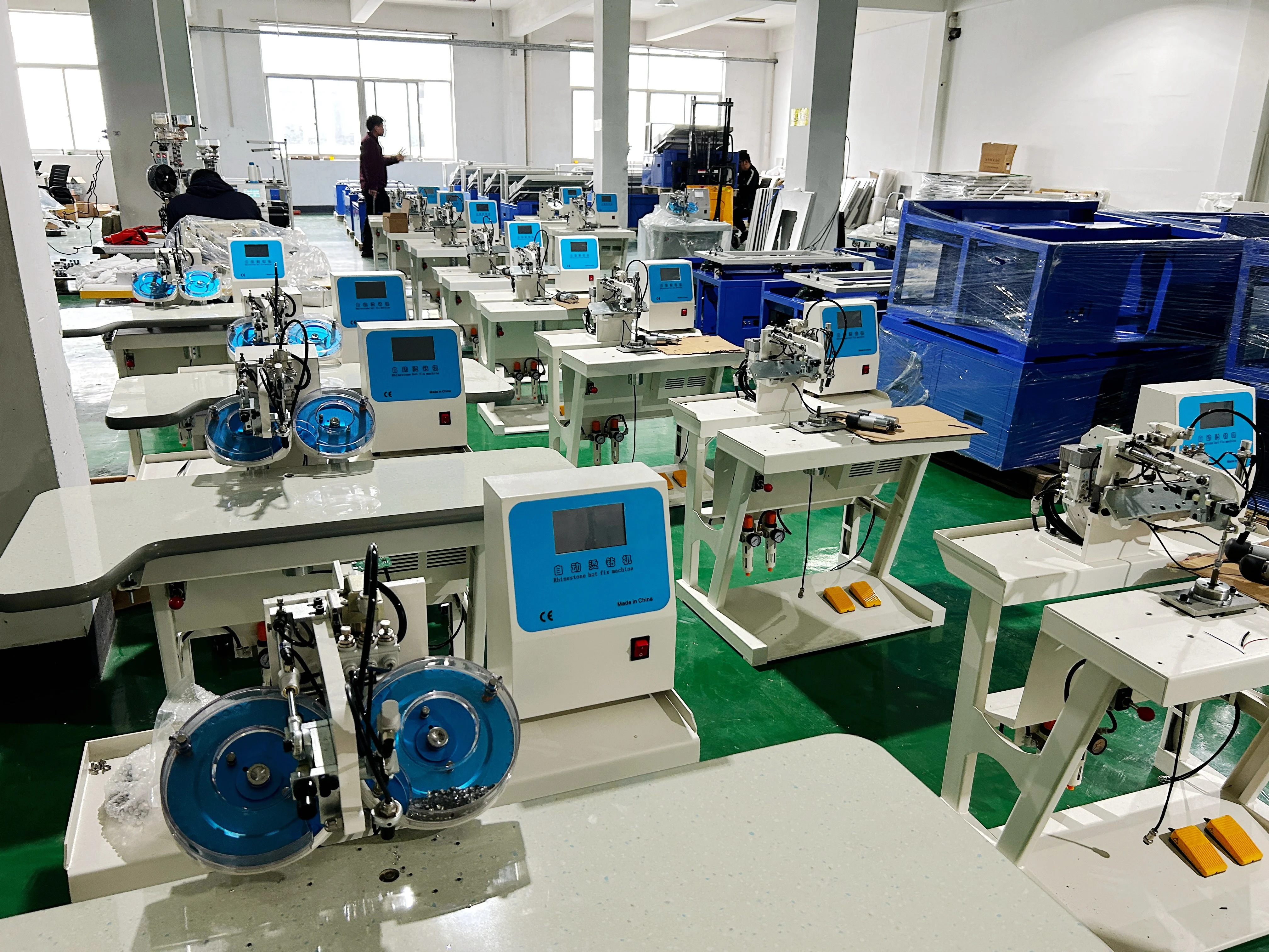 High speed single disc rhinestone setting machine hot fix applicator automatic rhinestone machine for  T shirt