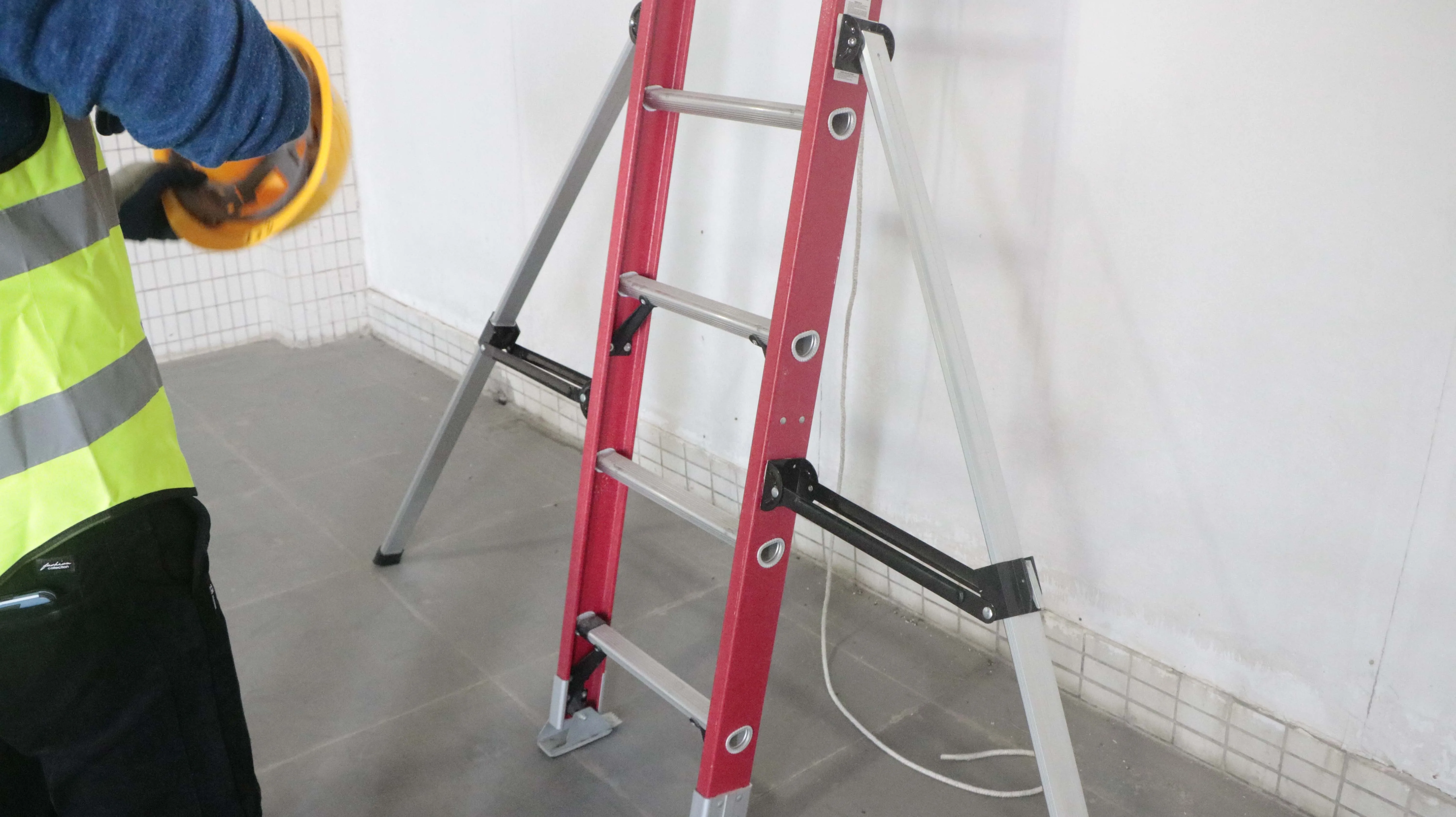EN131 And EN61478 Standard Used Fiberglass Telescopic Extension Lightweight Ladder Escaleras With Support Aluminum D Rungs