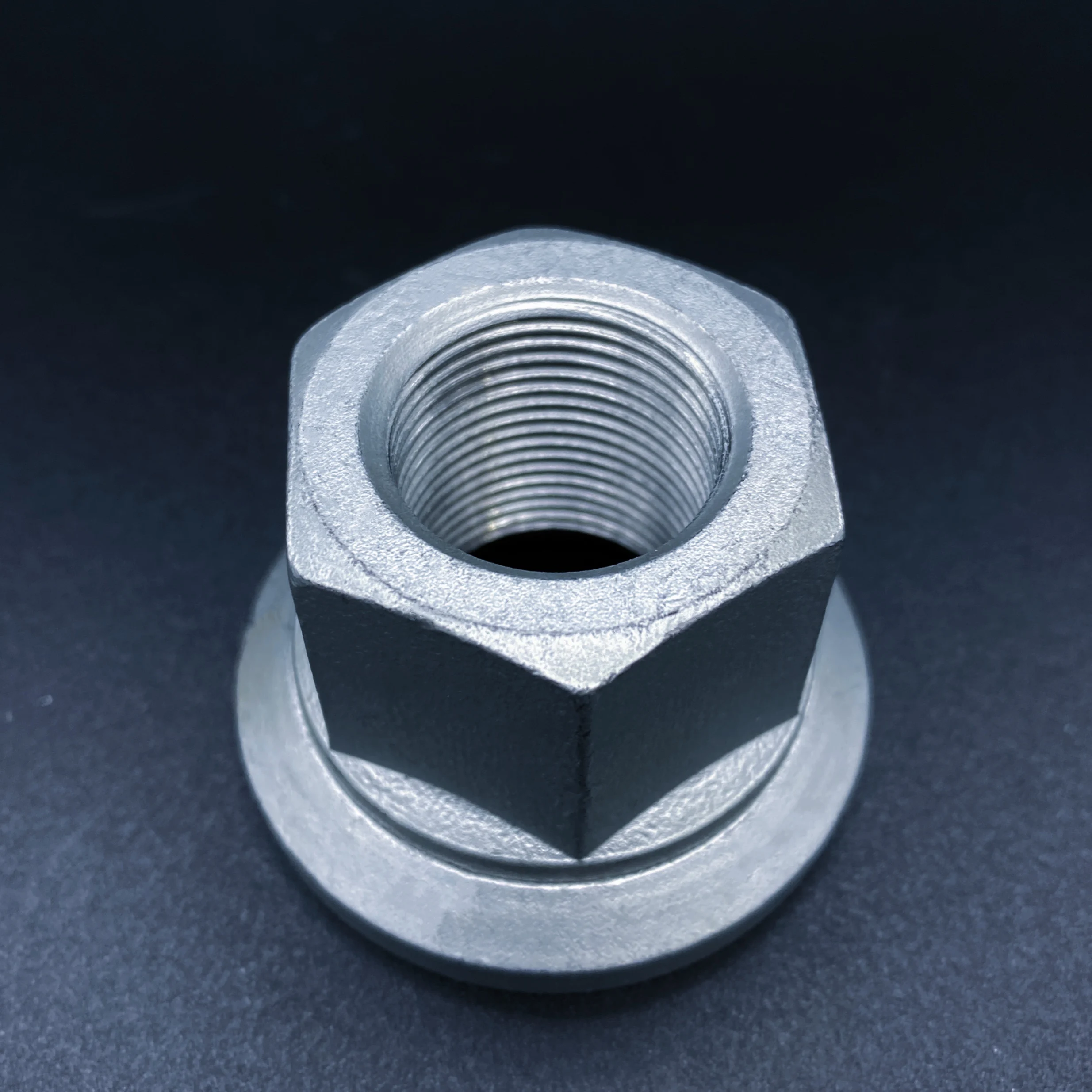 Galvanized truck wheel bolt & nut Grade 12.9 wheel bolt truck