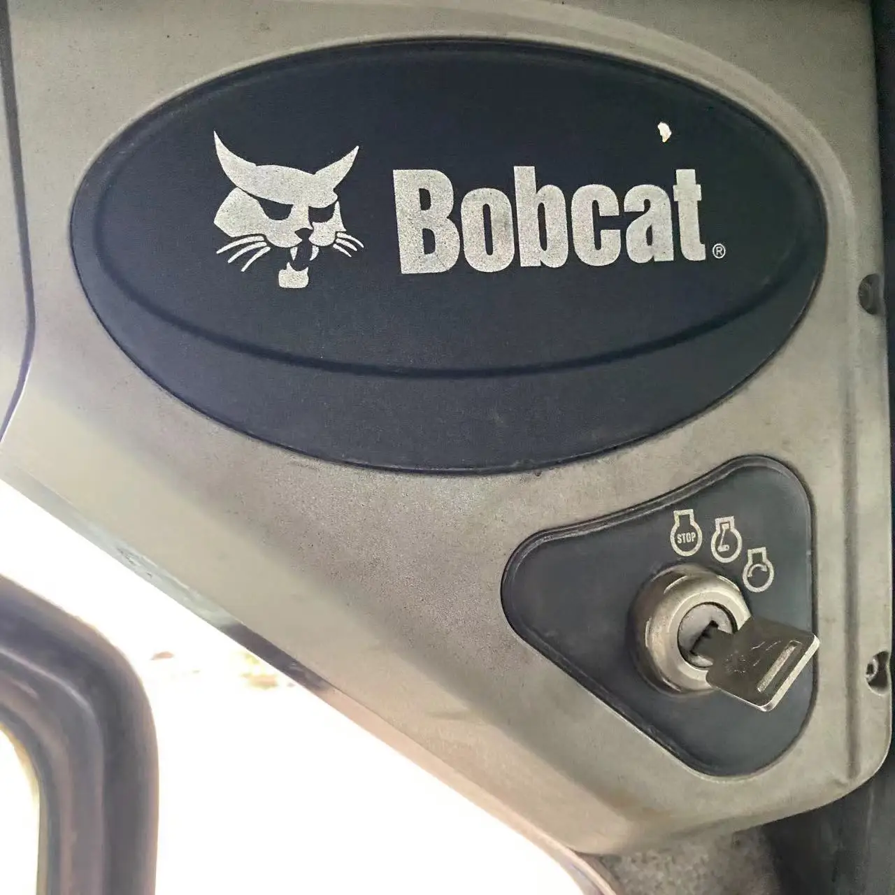Bobcat ковш-погрузчик с ковшом