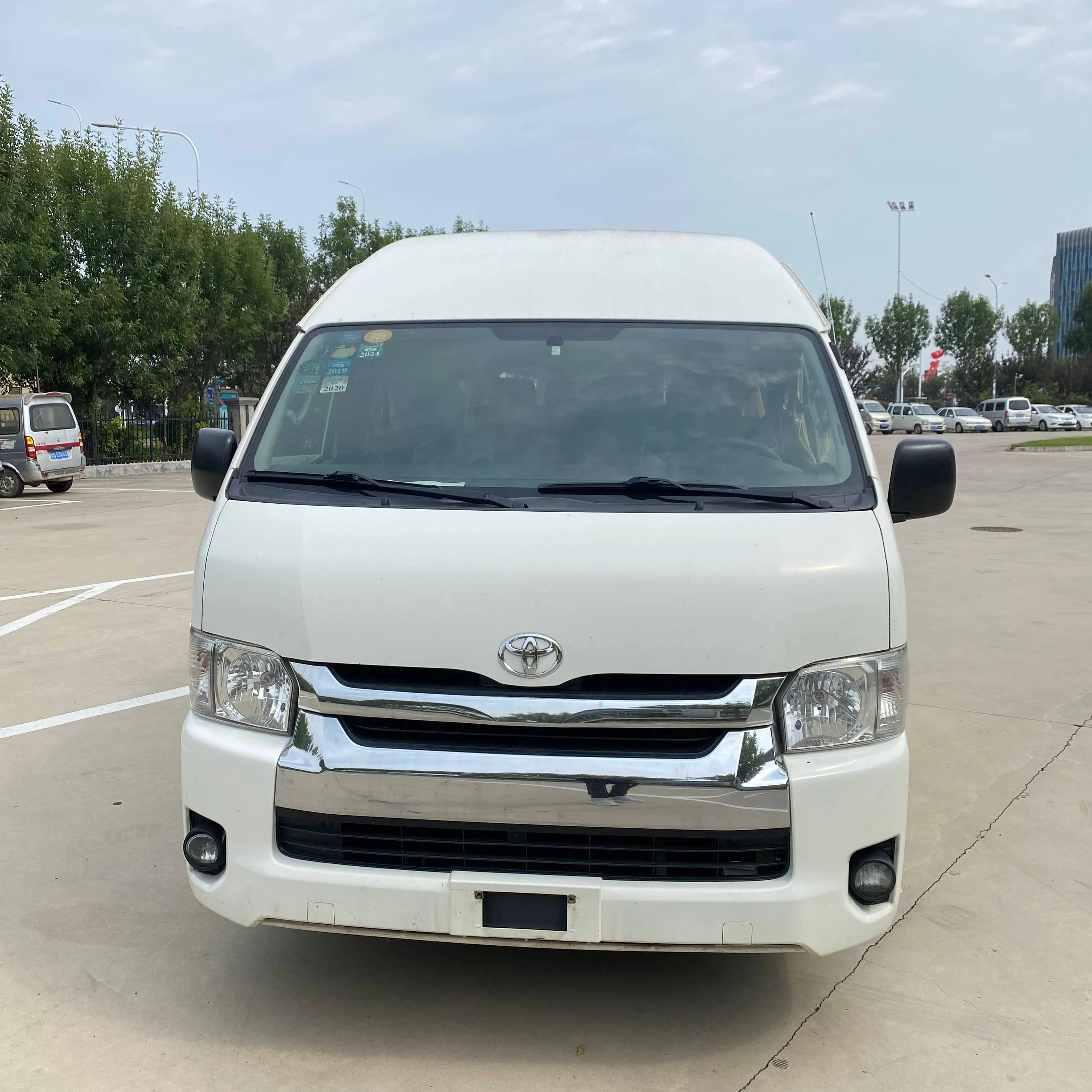 Cheap Wholesale Cars Used Toyota Made In China For Sale Used Hiace Bus With Good Service