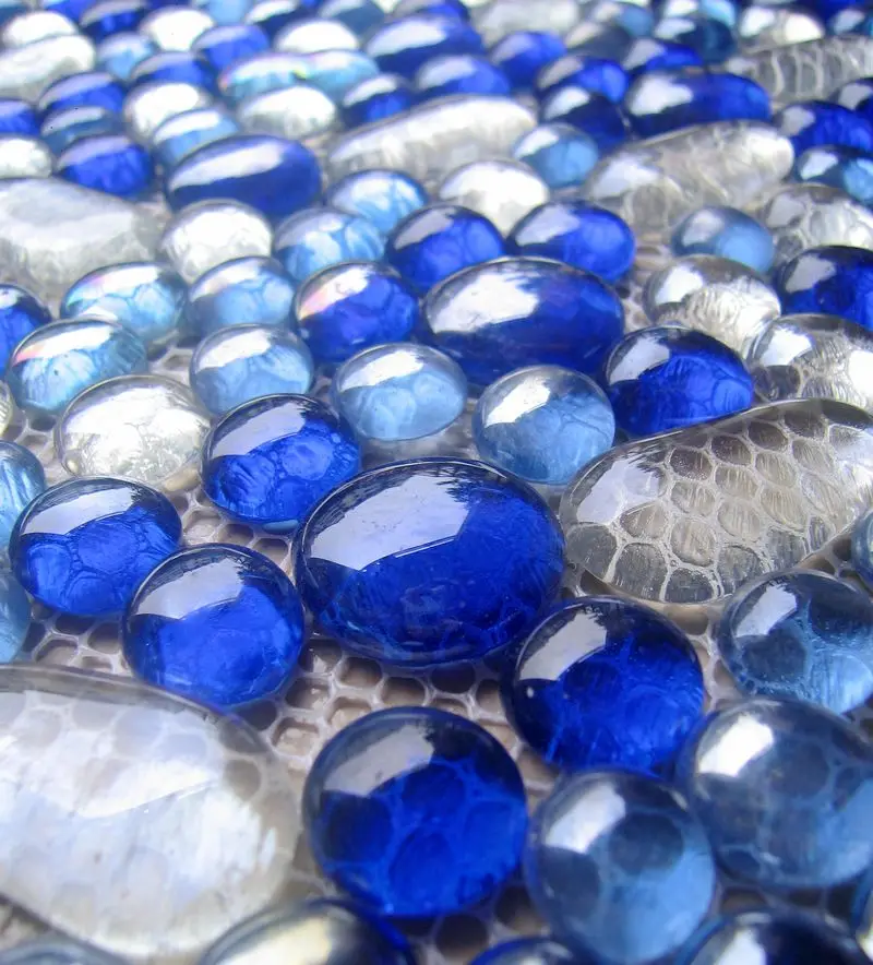 china suppliers whosale irregular shape pebble crystal glass mosaic tile for bathroom