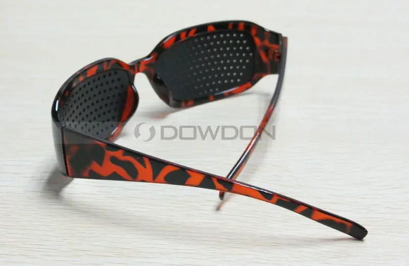 Leopard Frame Fashion Pinhole Glasses