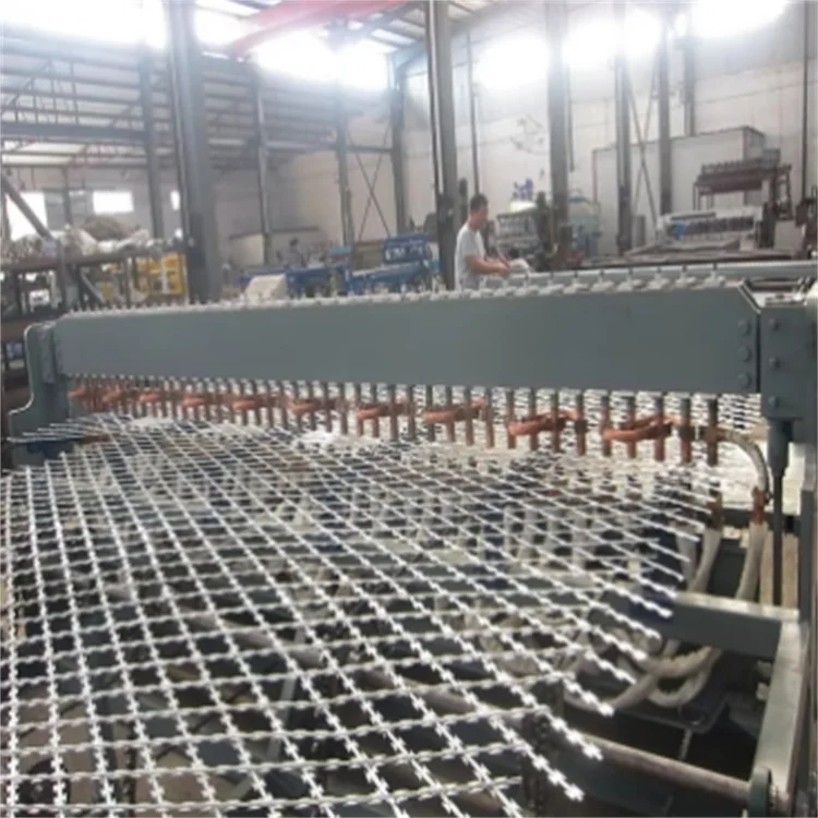 High quality hot dipped galvanized diamond razor barbed wire mesh anti climb welded concertina blade razor wire fence