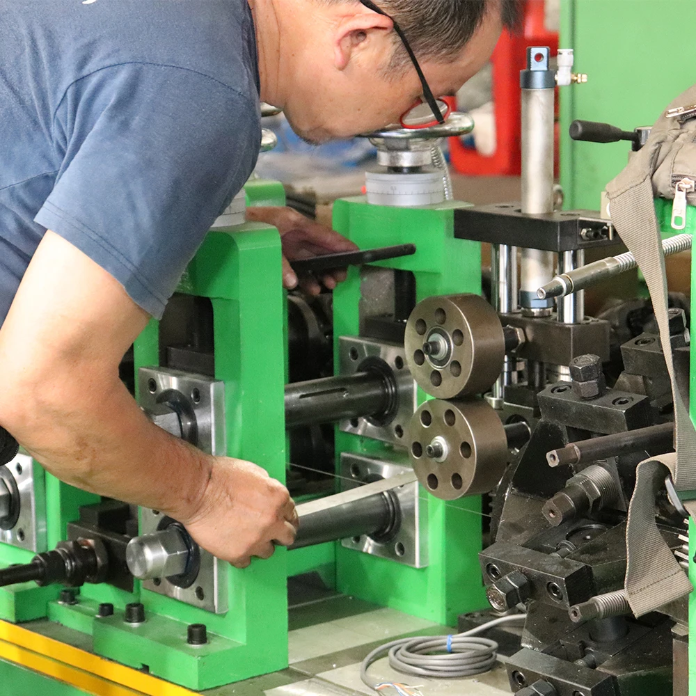 Автоматическая Сварочная трубчатая мельница из нержавеющей стали и оборудование для изготовления труб машина для изготовления металлических строительных материалов машины Китай