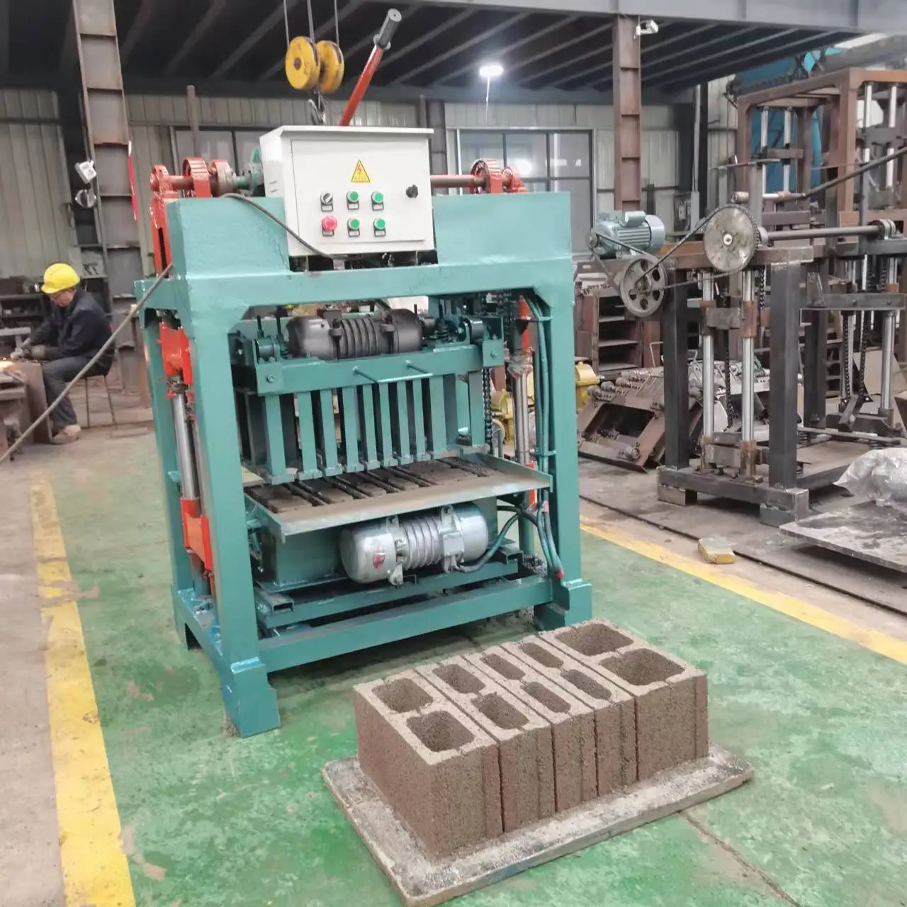 Hot sale 400*200*200industrial brick making machine parpaing brick making machine mold customized