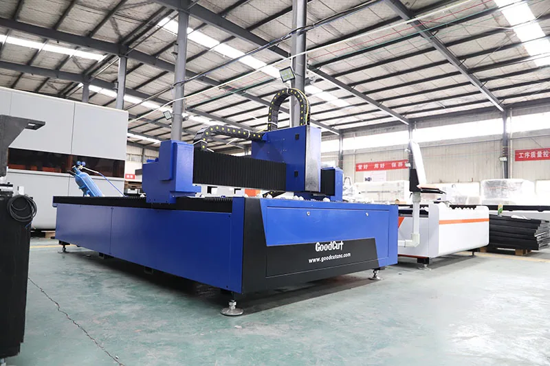 Fiber laser cutting machines with Janpa servo motors and Raycus laser source for stainless steel carbon steel cutter