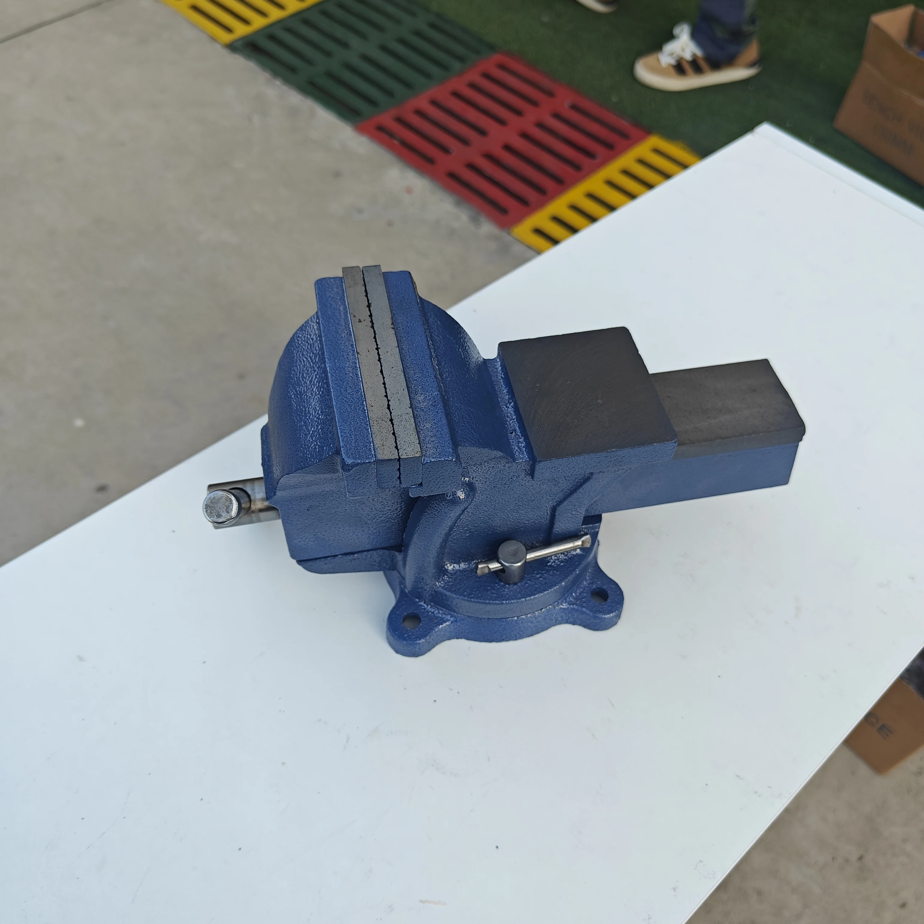 Chrome plated cast iron body with carbon steel jaws Fixed base bench vise Fixed base machine tool