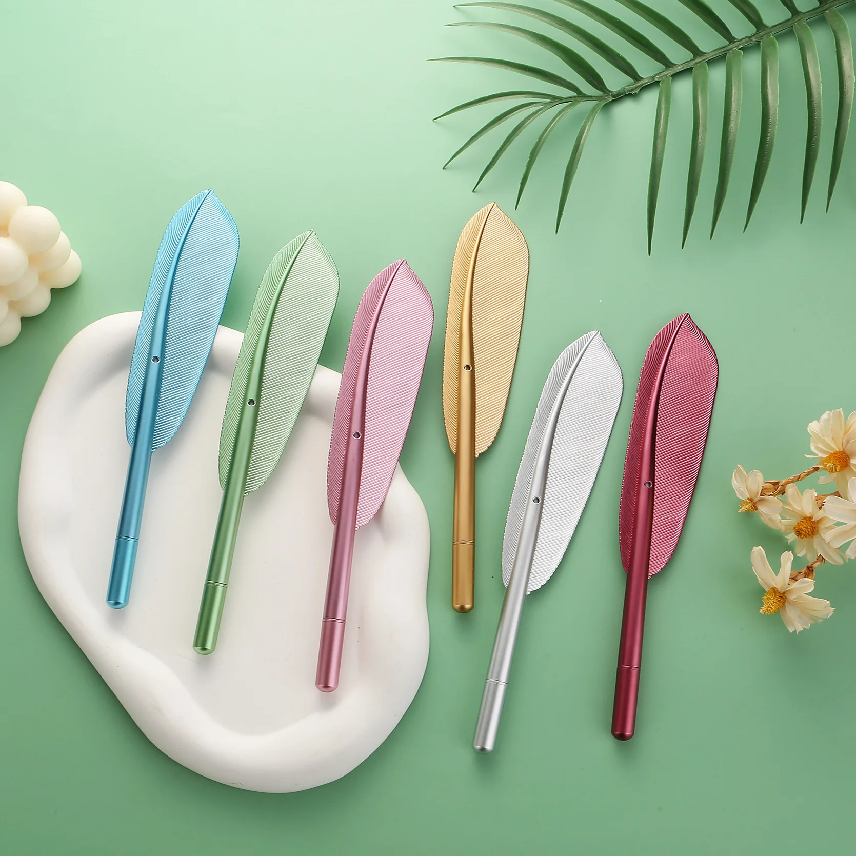 Novelty Craft Retro Style Neutral Feather Pen Creative School Office Multi-color Pen Feather Plastic Ball Pen