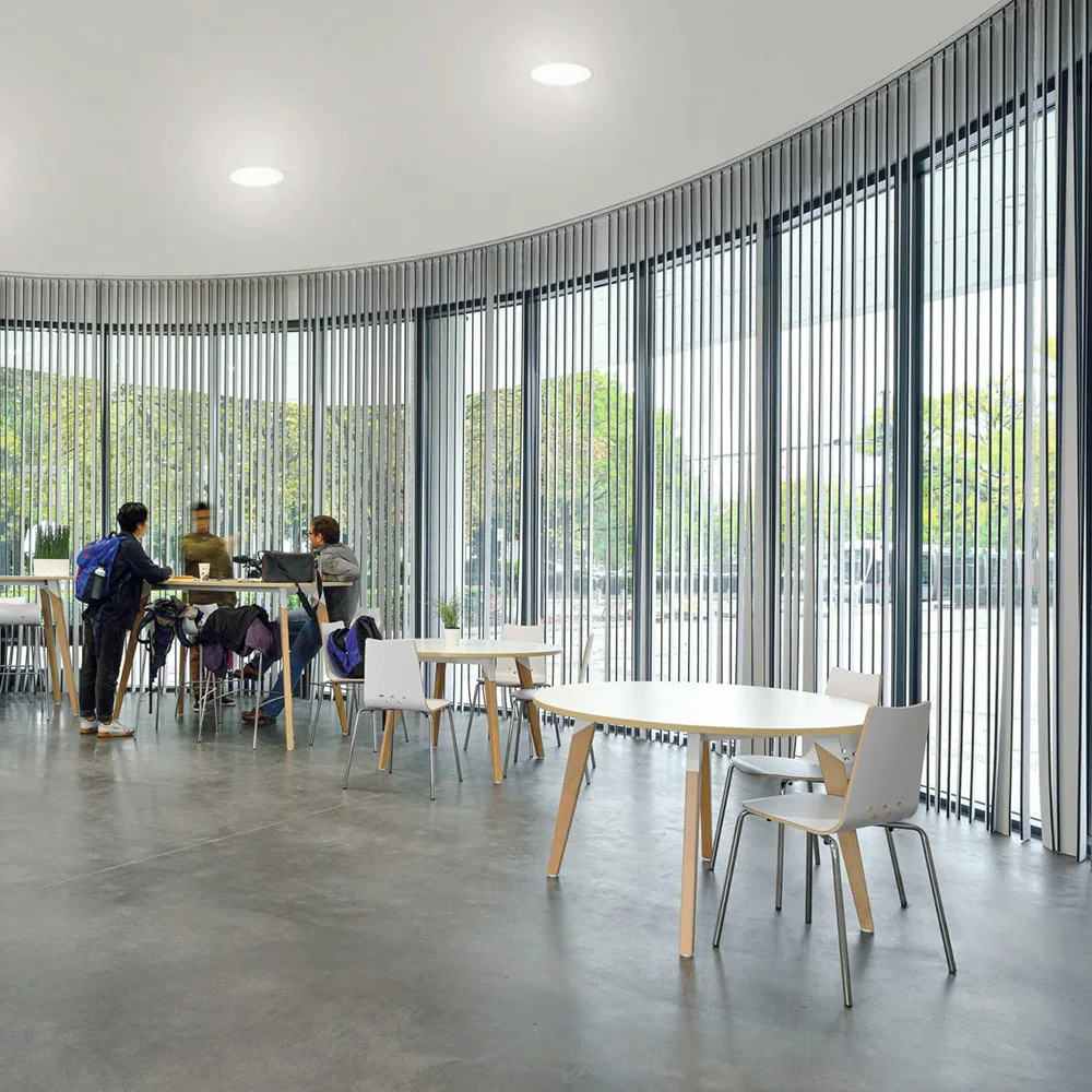 Cream colored L-shaped aluminum alloy blinds for study and office