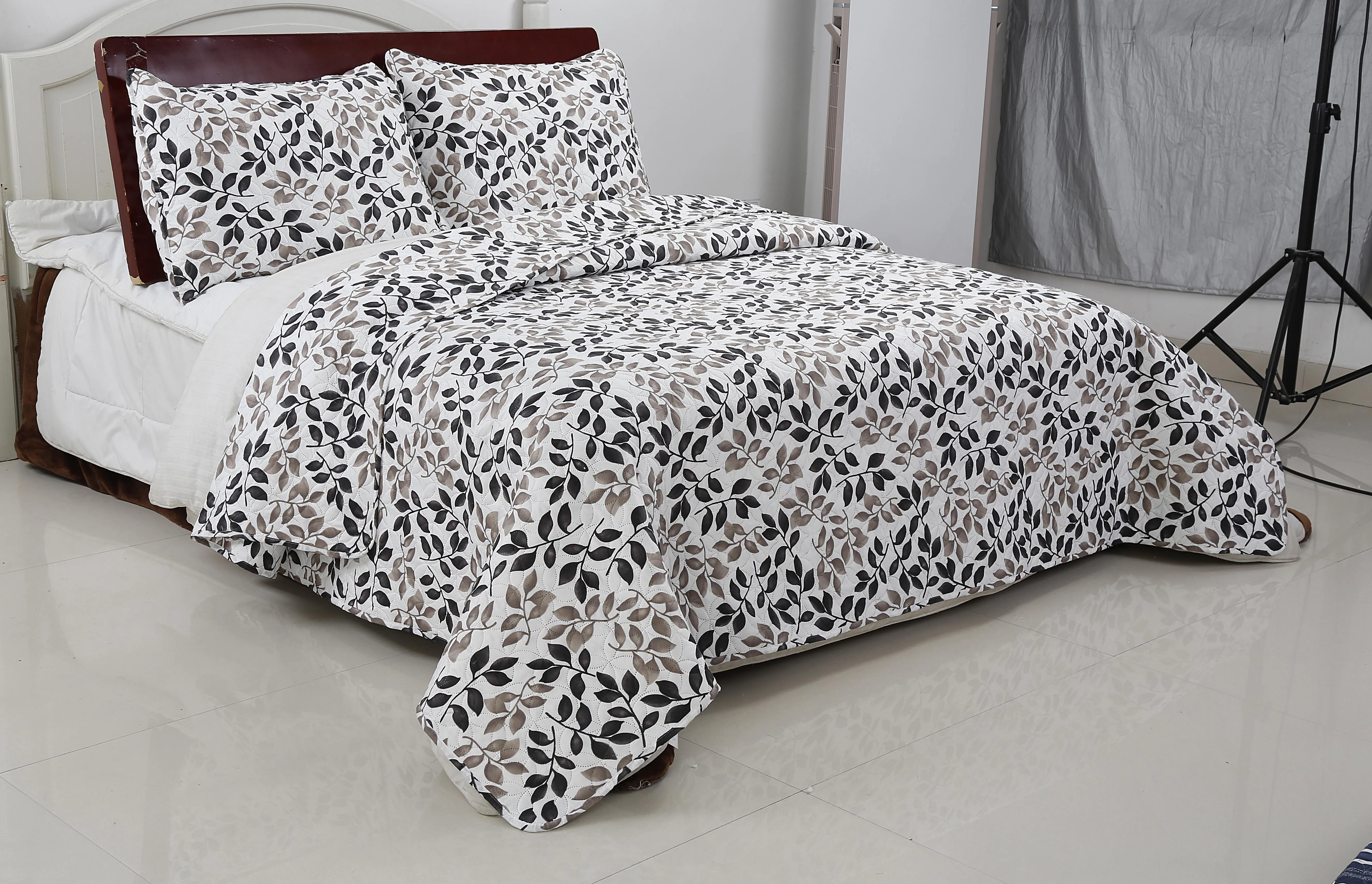 Customized Floral Design Printed Soft Coverlet 100% Polyester Bedspread Quilt Set for