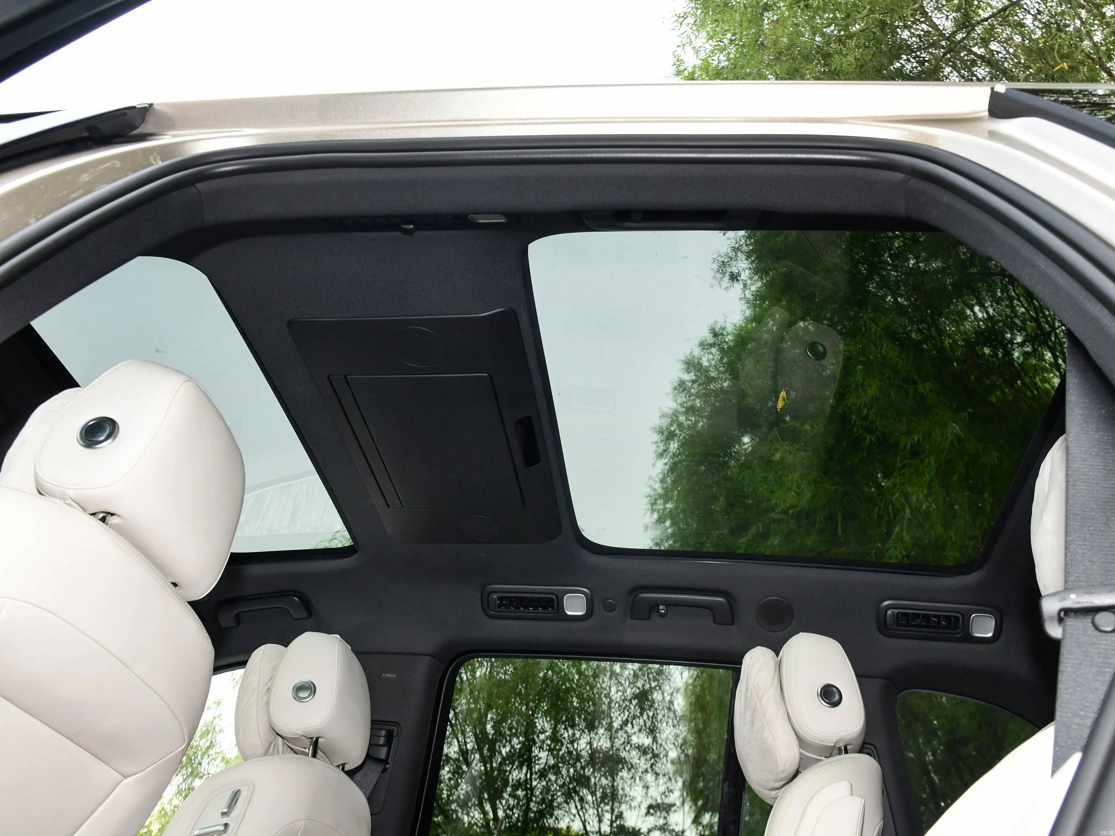 Lixiang L8 2023 SUV Electric 4WD with Solar Features New Energy Vehicle Hybrid Fuel Available for Sale