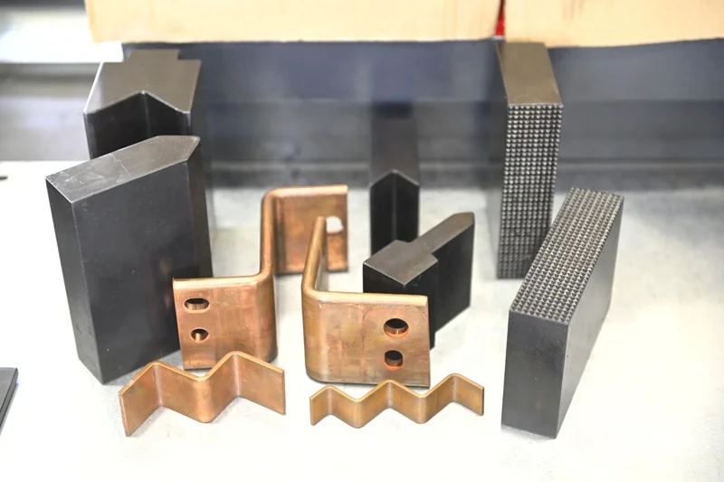 CNC 3 в 1 Штапельная шина, резка, гибочная штамповочная машина для обработки меди, алюминия