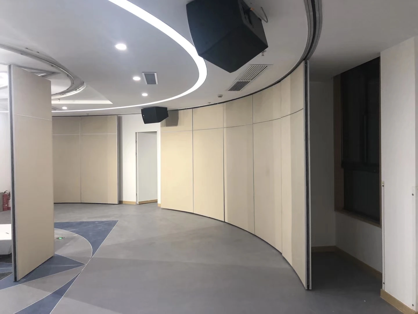 Customized finishes soundproof room divider sliding folding partition operable wall with ceiling track