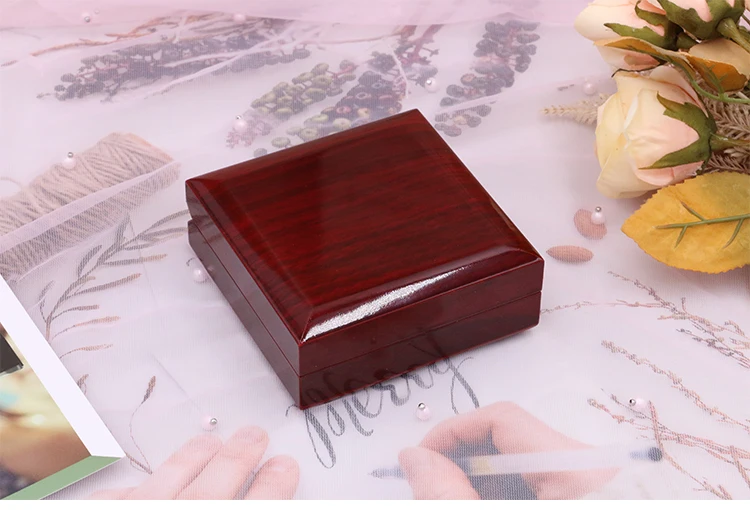 Necklace Customize Girls Wooden Magnetic Led Light Jewelry Display Wood Gift Box Necklace Jewelry Box With Led Light