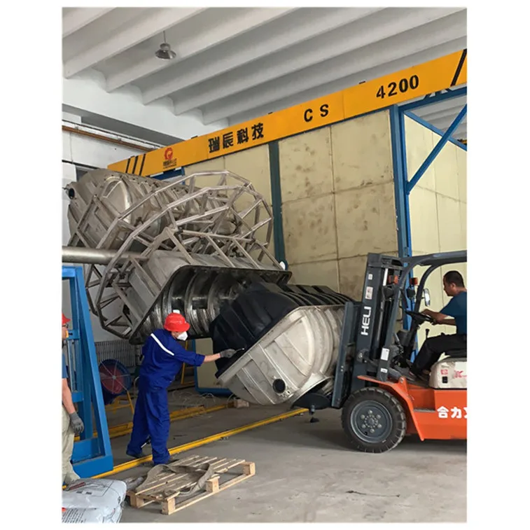 Ротационная формовочная машина для резервуара для воды, изготовленная китайскими производителями